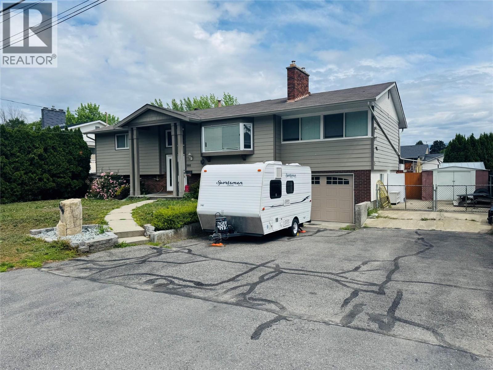 880 Tamarack Drive