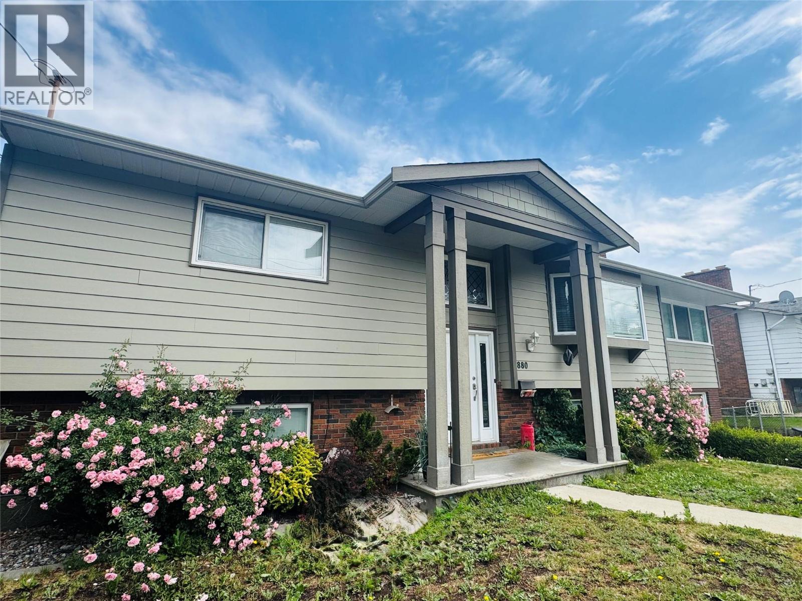 880 Tamarack Drive