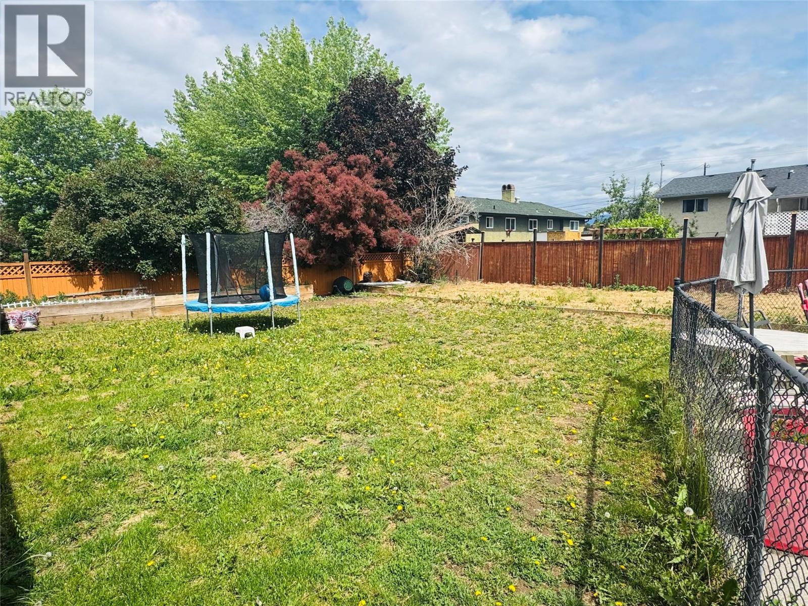 880 Tamarack Drive