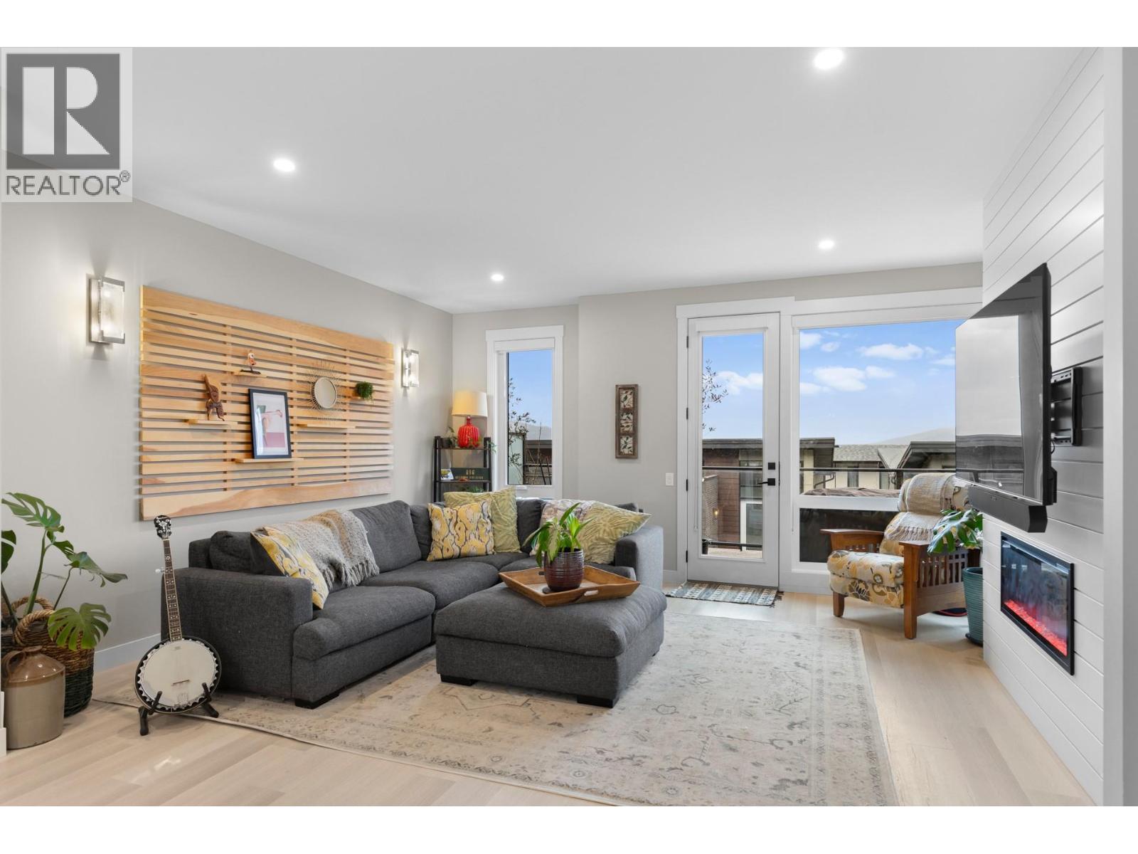 3220 Hilltown Drive Unit# 6