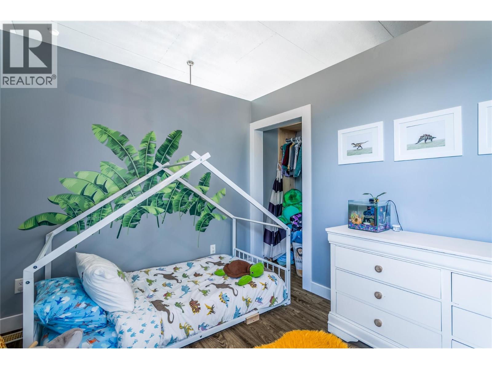 761 Fairbridge Road