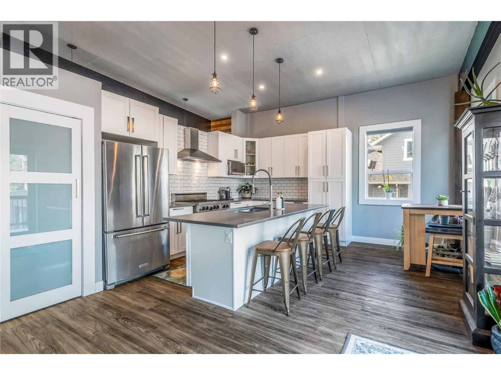 761 Fairbridge Road