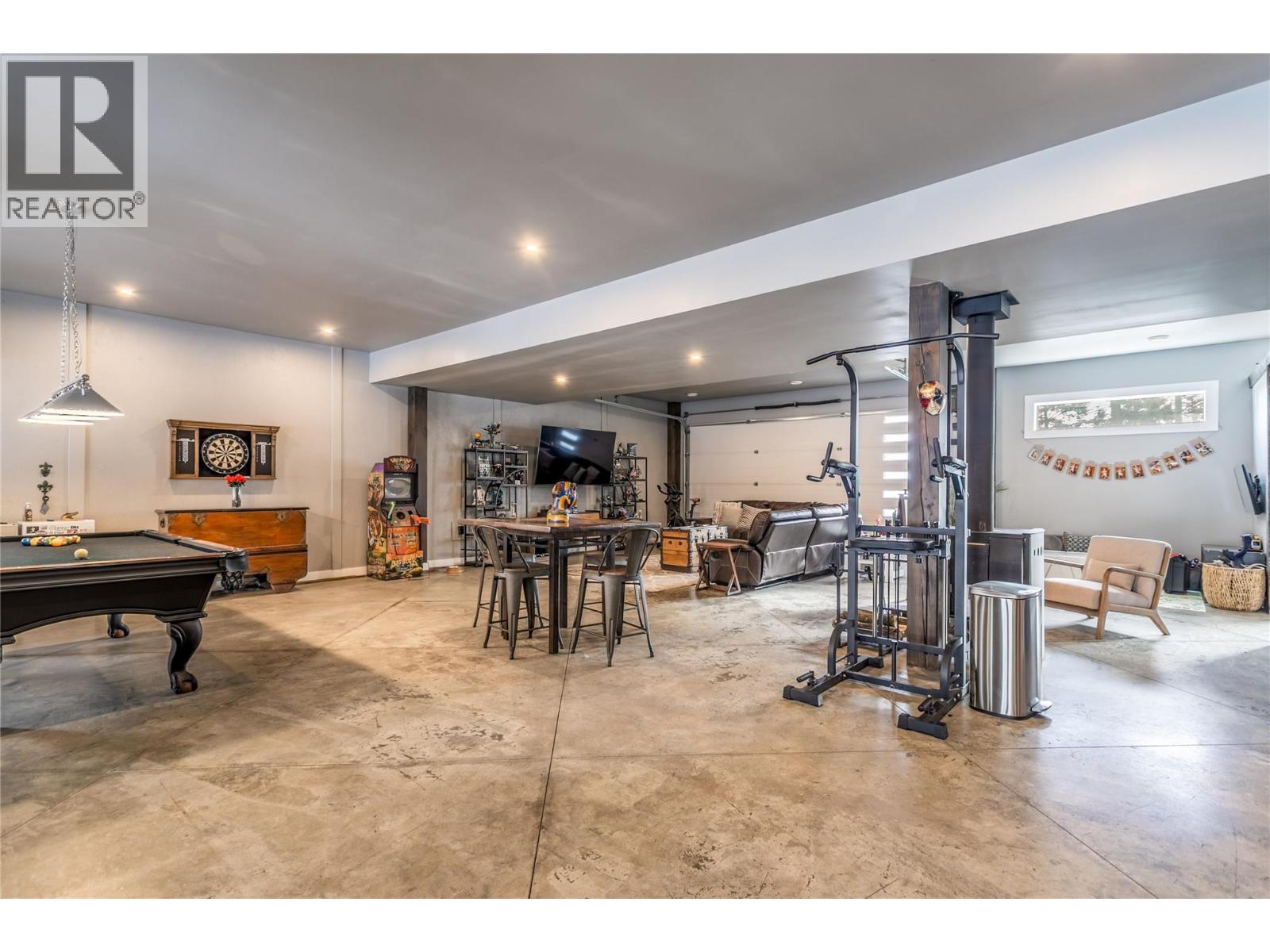 761 Fairbridge Road