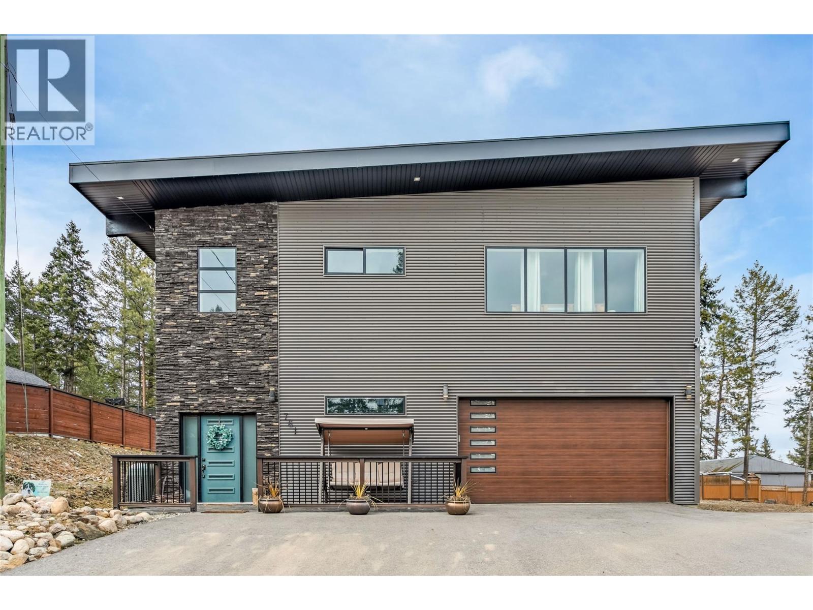 761 Fairbridge Road