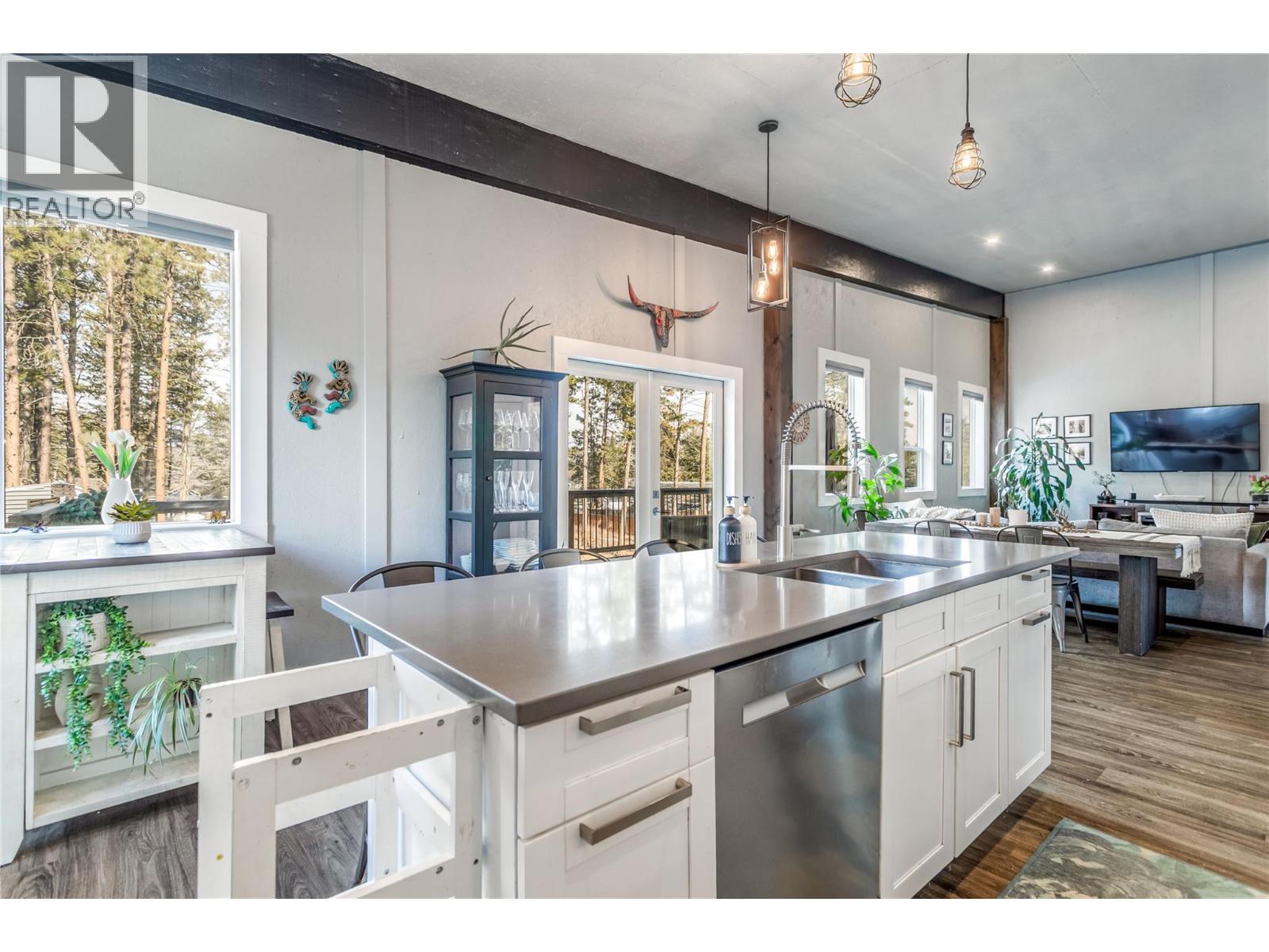 761 Fairbridge Road