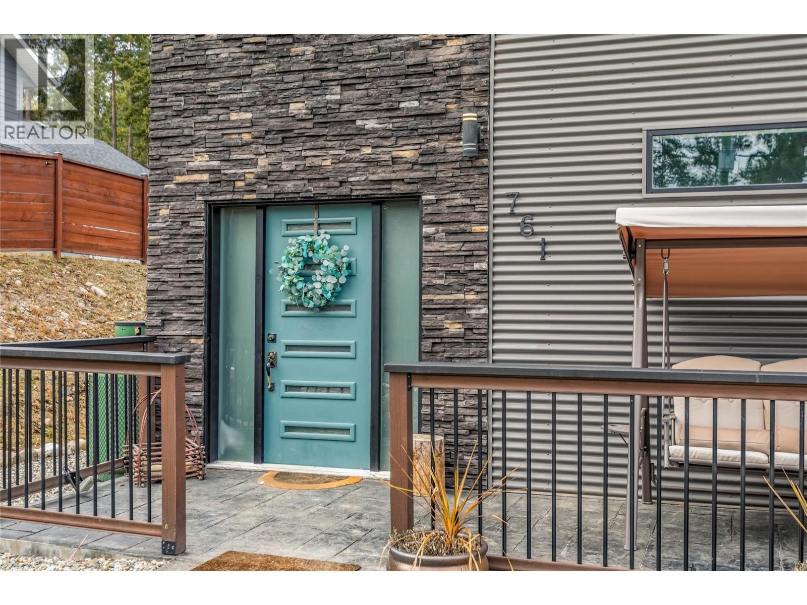 761 Fairbridge Road