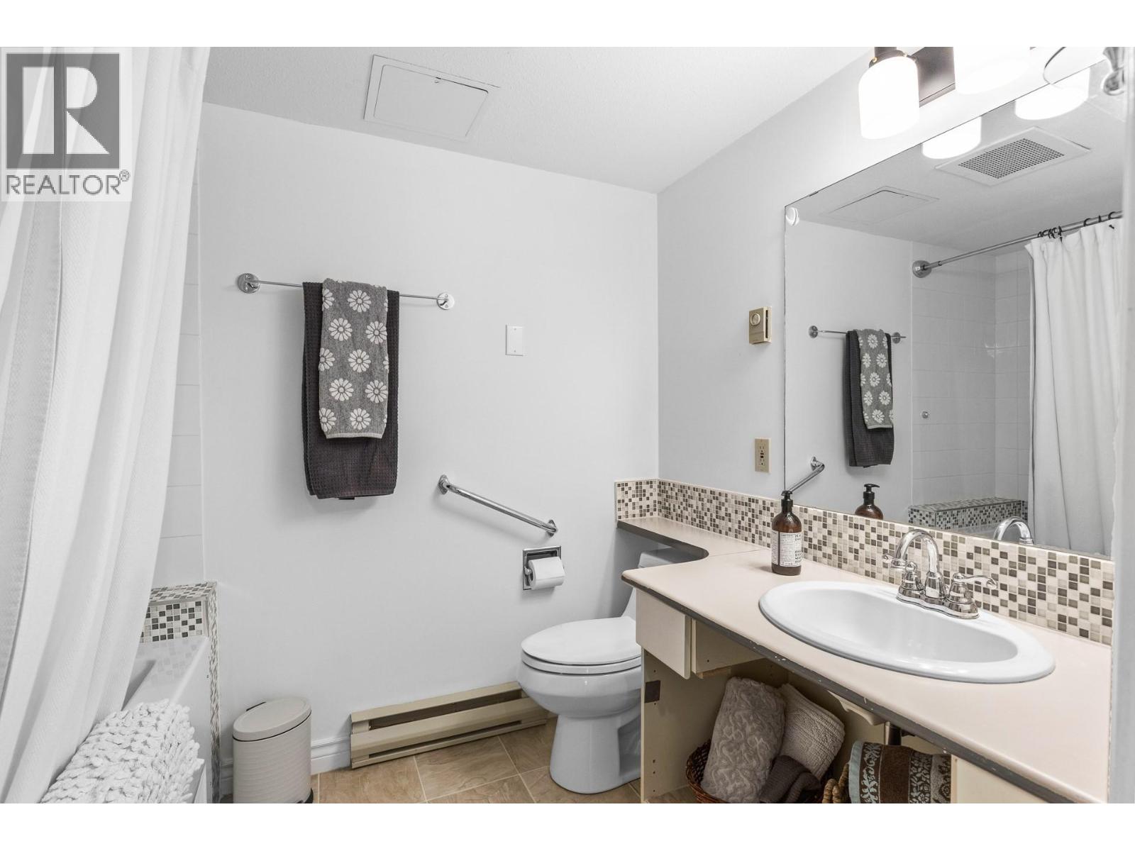 3157 Casorso Road Unit# 105