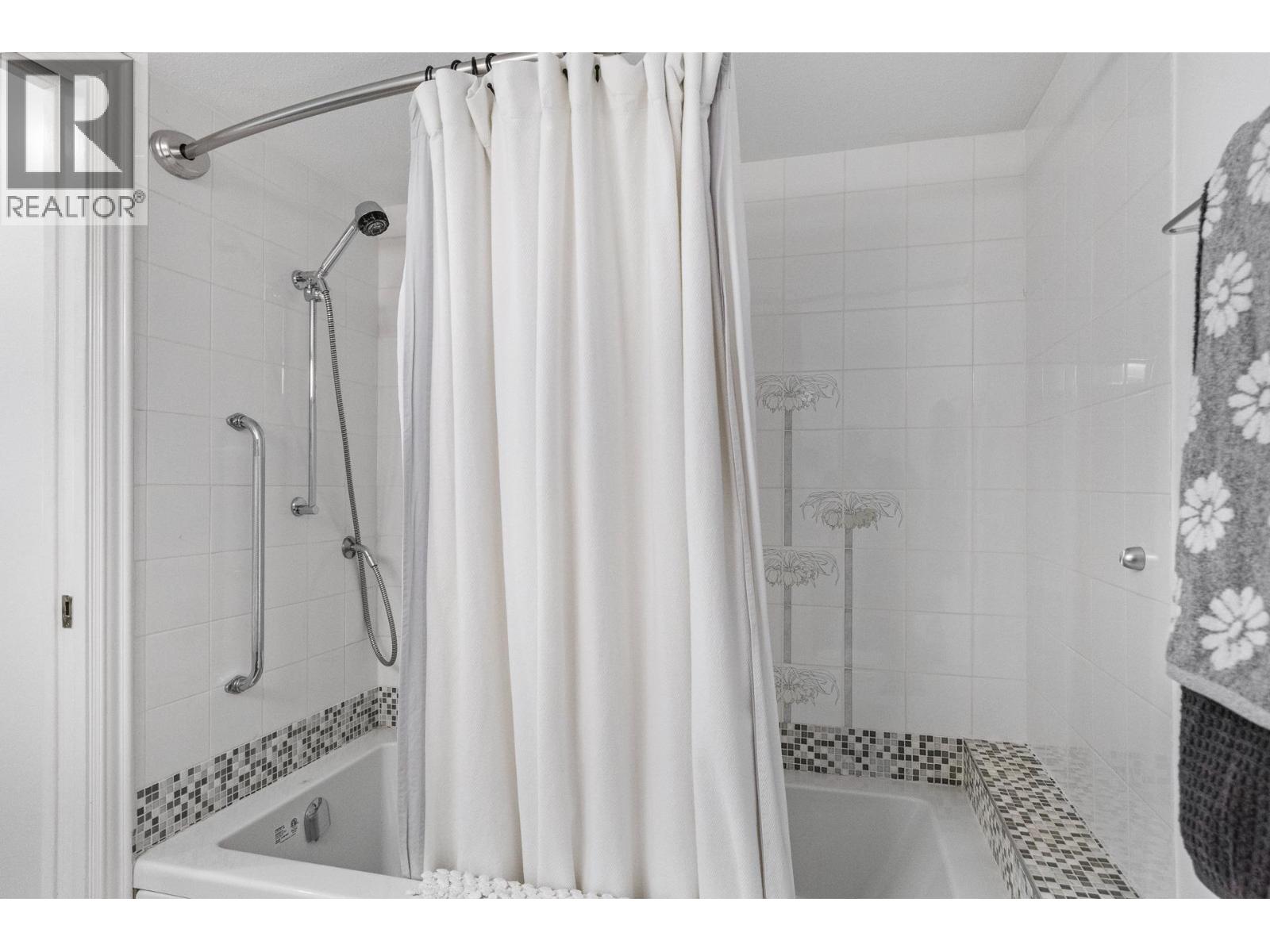 3157 Casorso Road Unit# 105