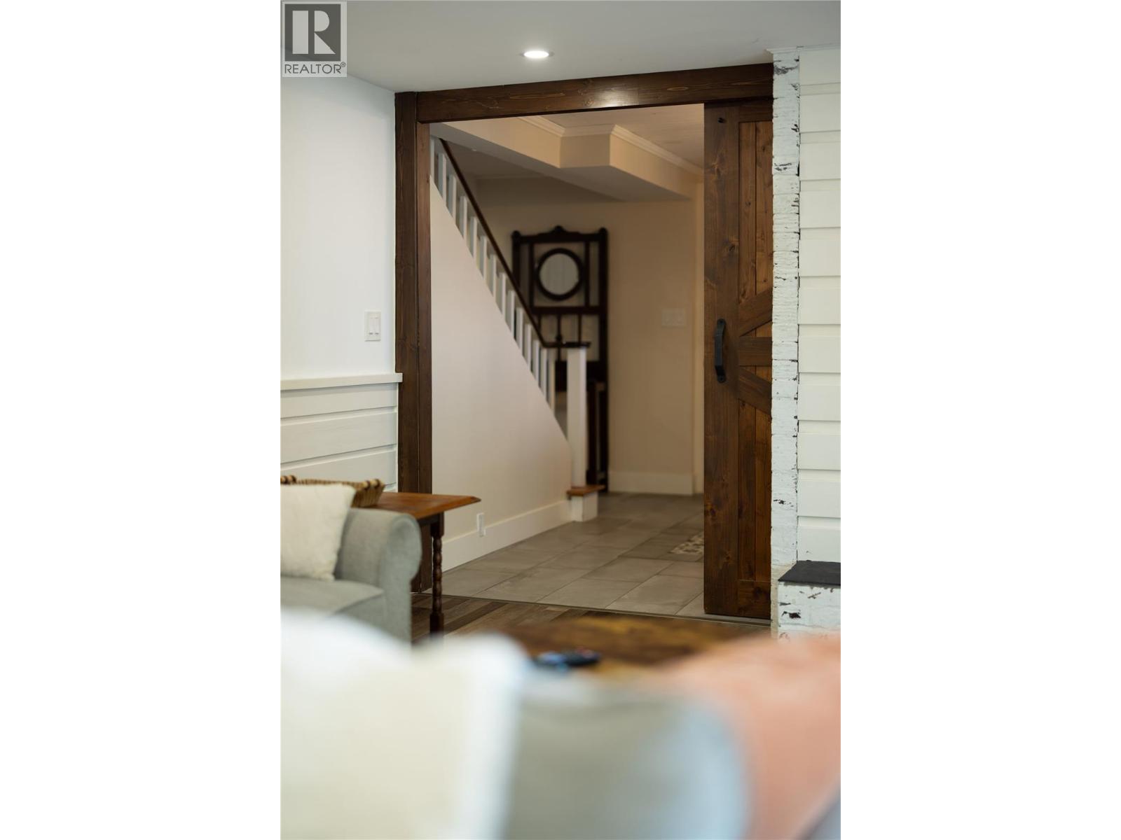 277 Clifton Road N