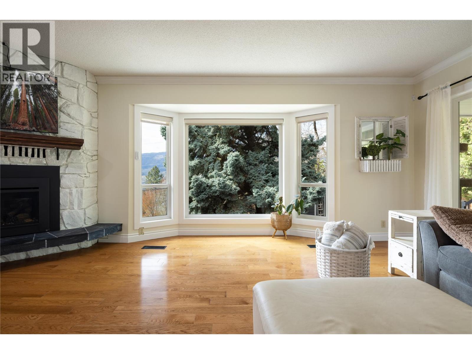 277 Clifton Road N