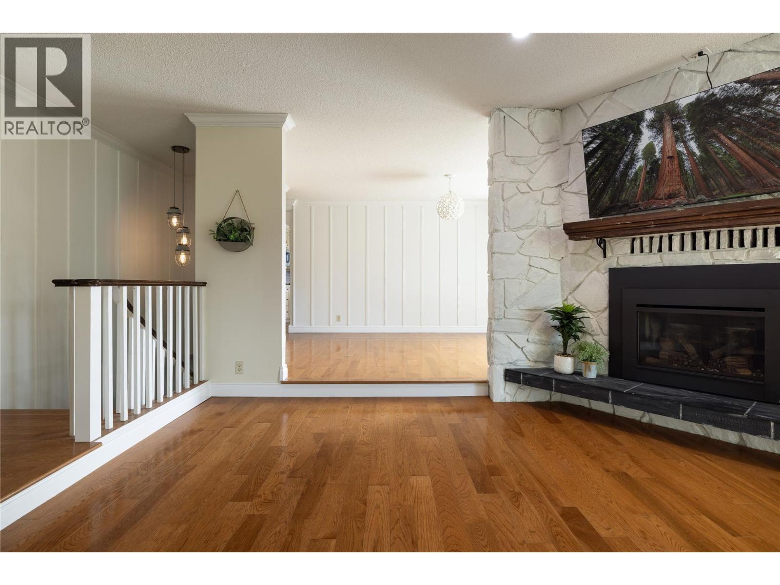 277 Clifton Road N
