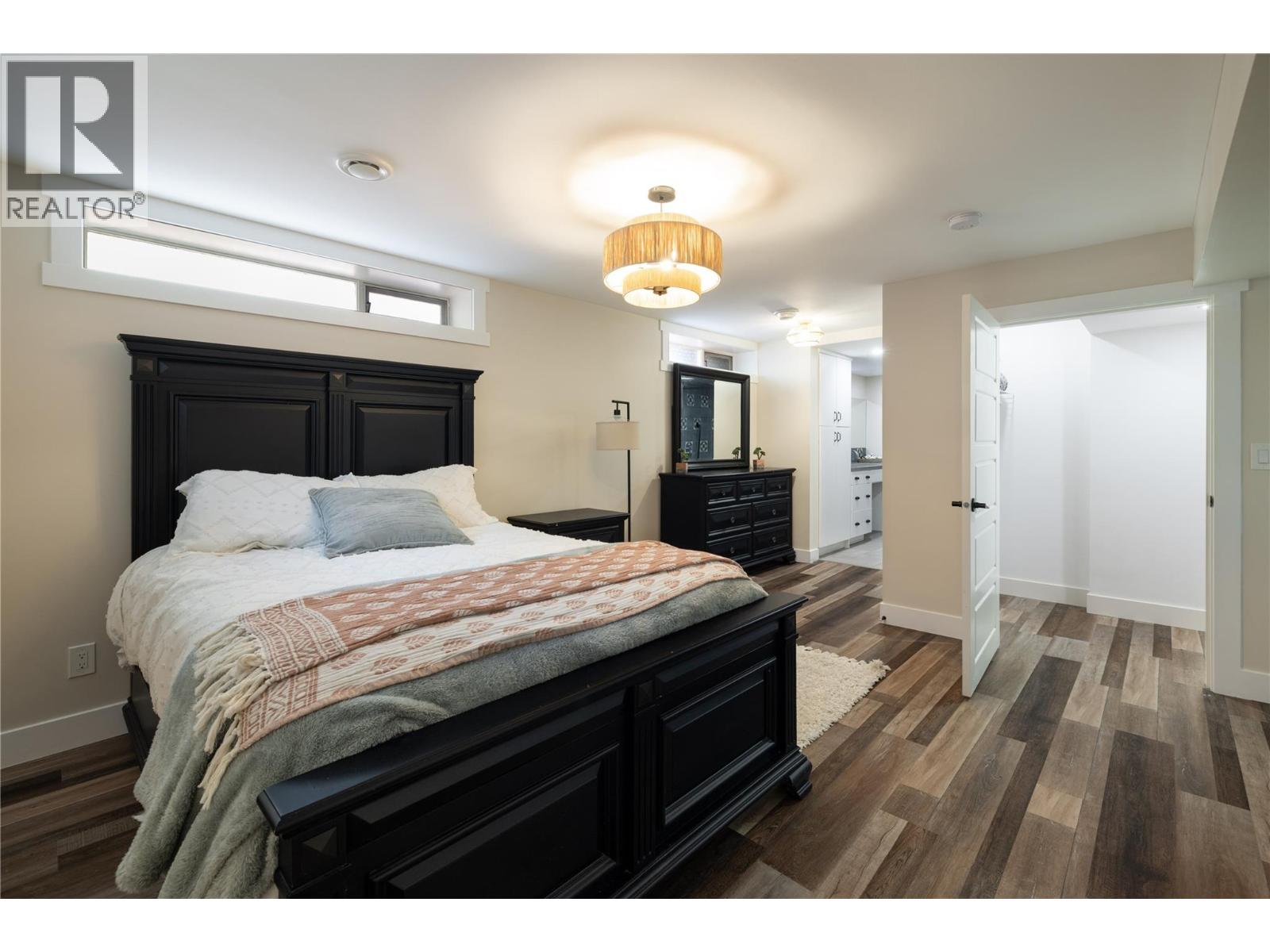 277 Clifton Road N