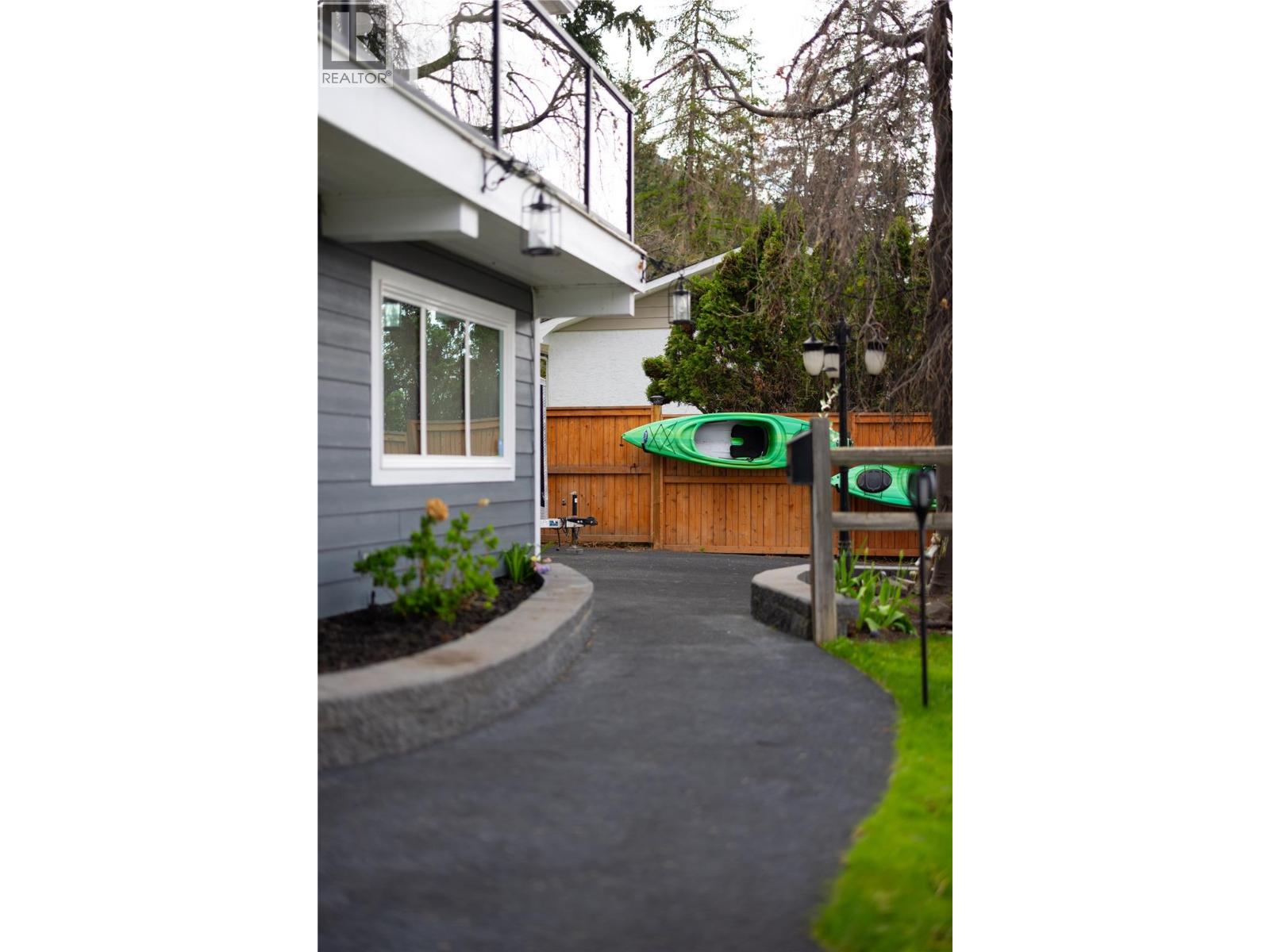 277 Clifton Road N