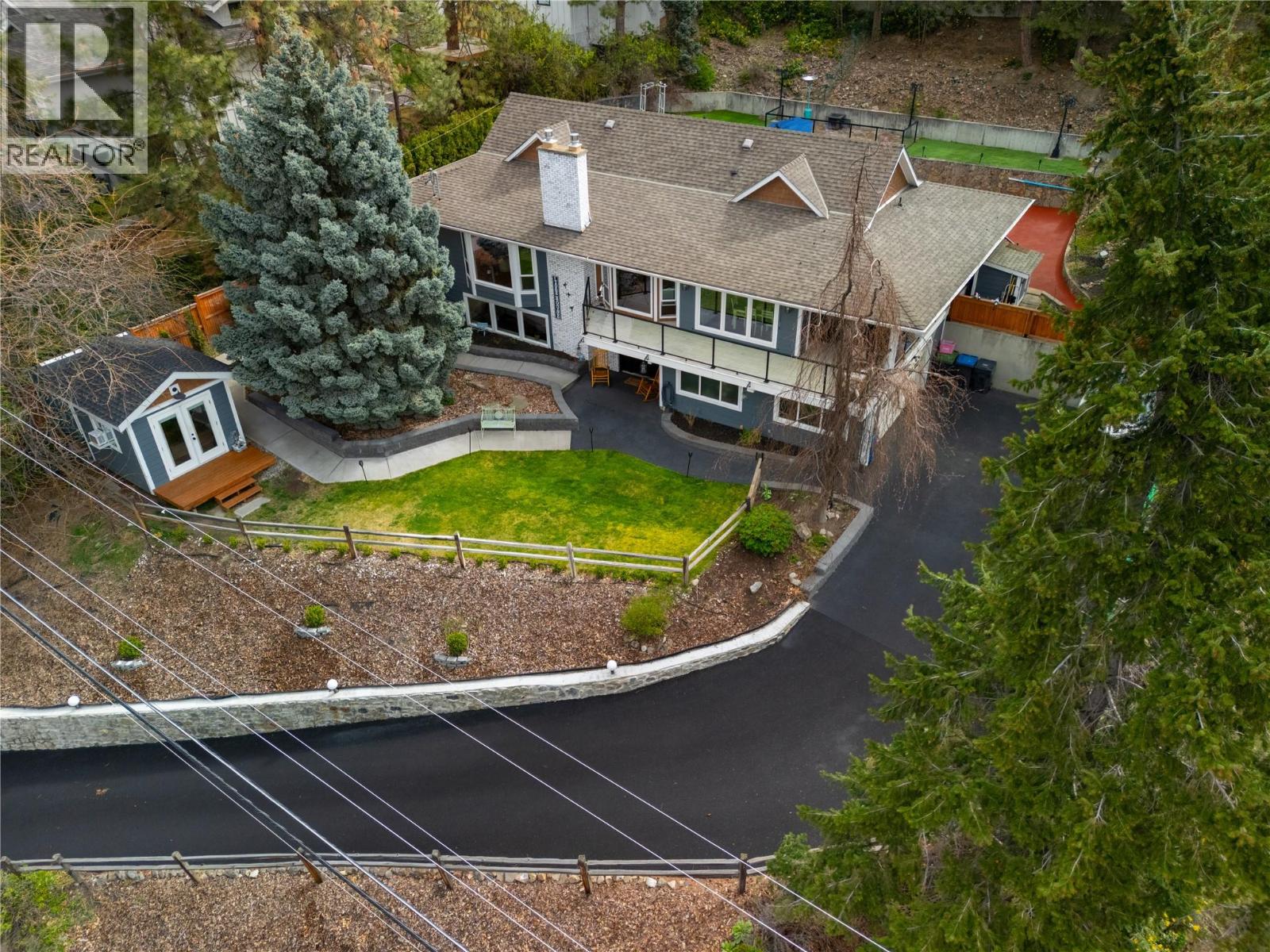 277 Clifton Road N