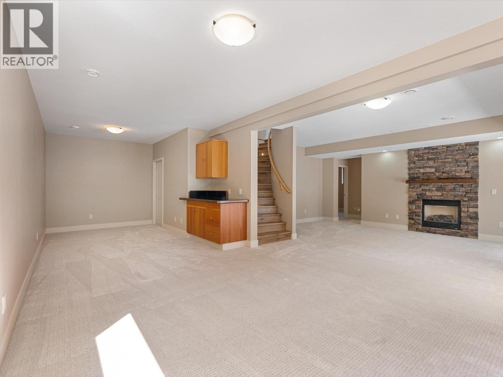 2413 Cobblestone Road