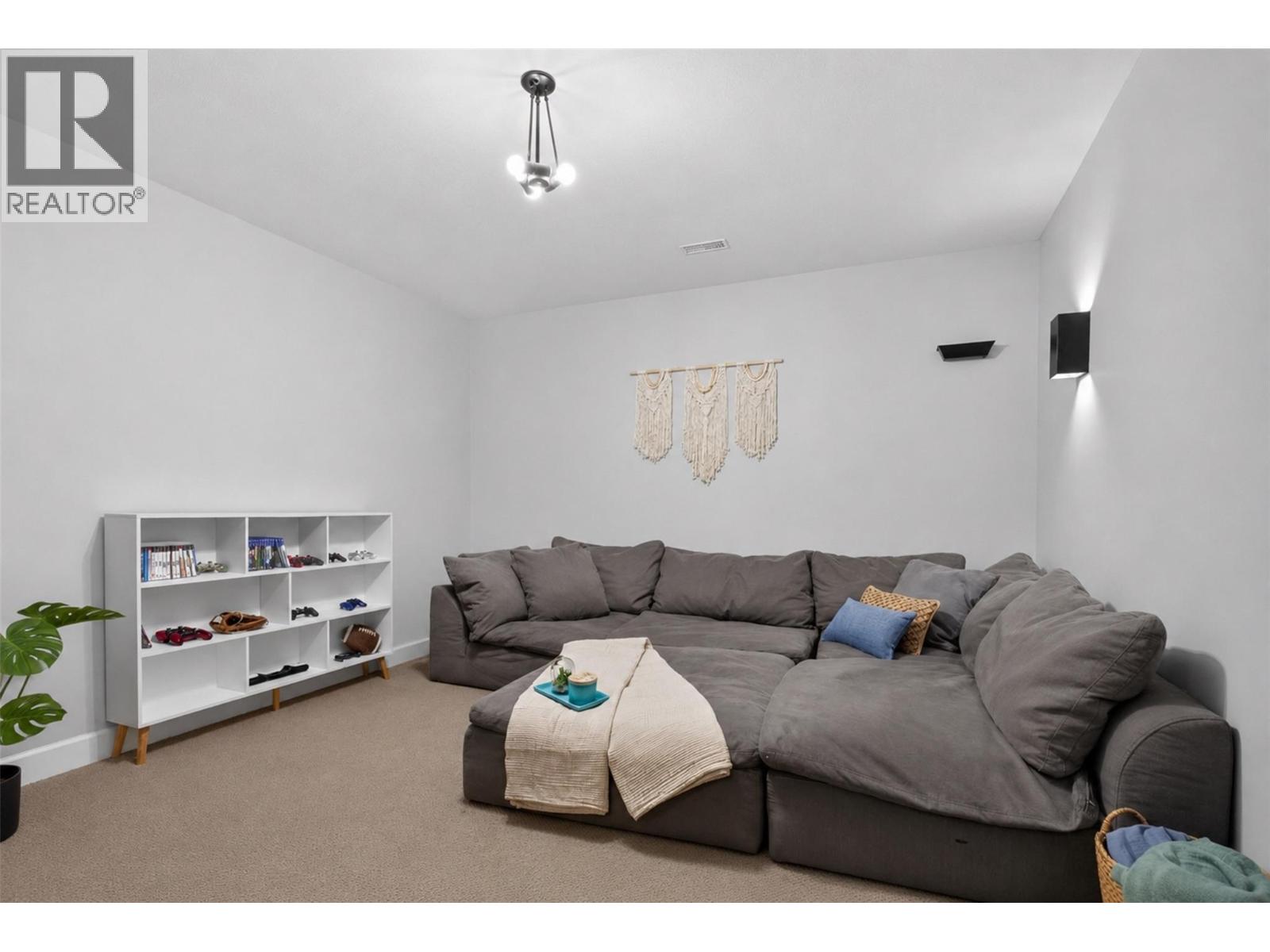 4588 Raymer Road