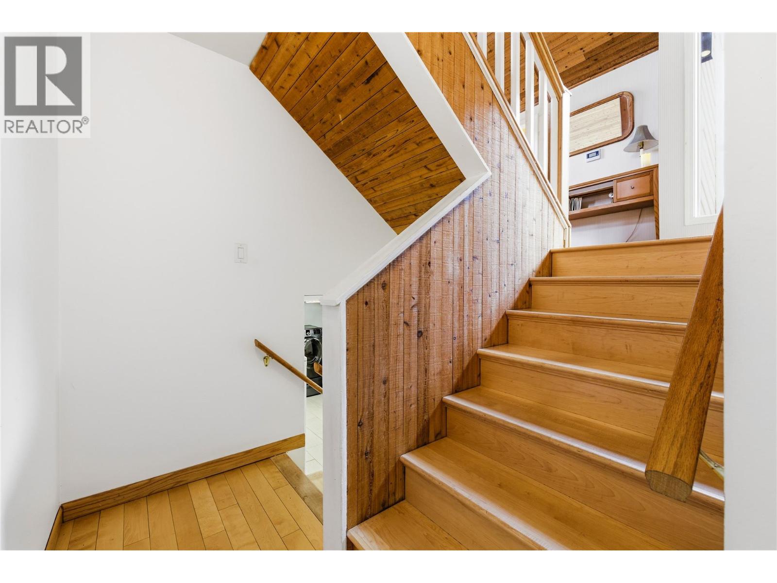 324 Clifton Road N