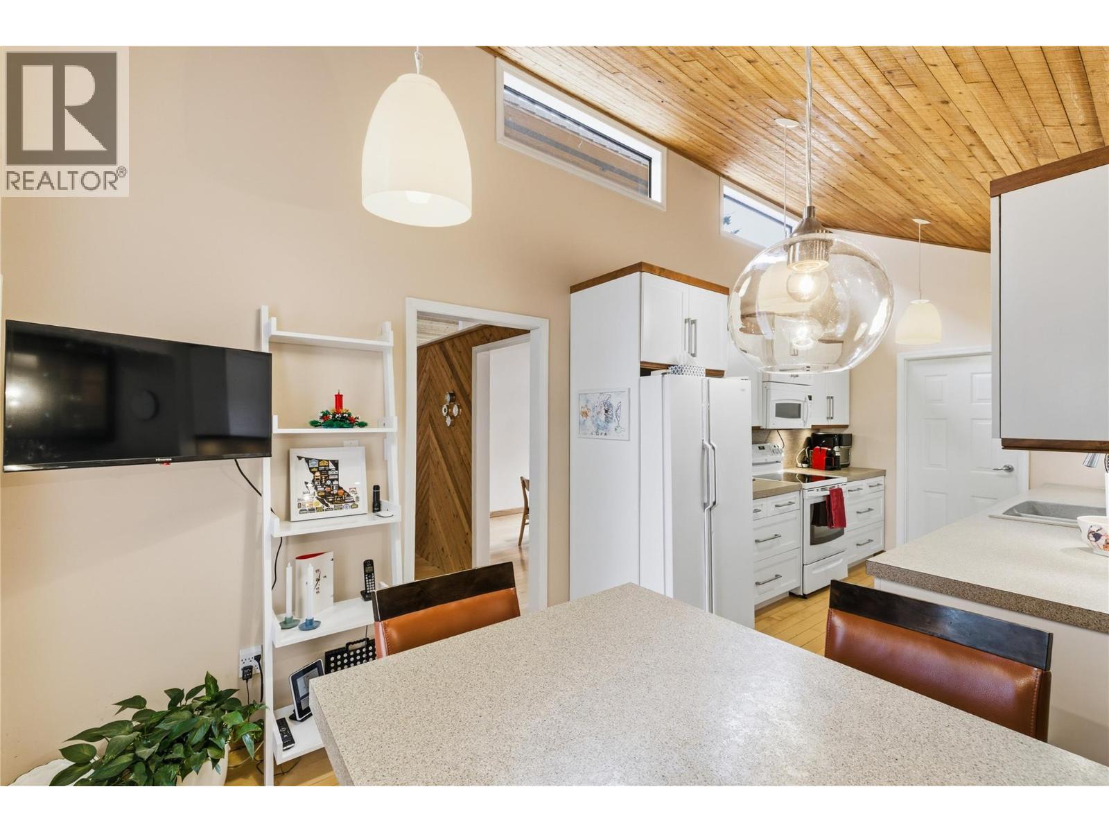 324 Clifton Road N