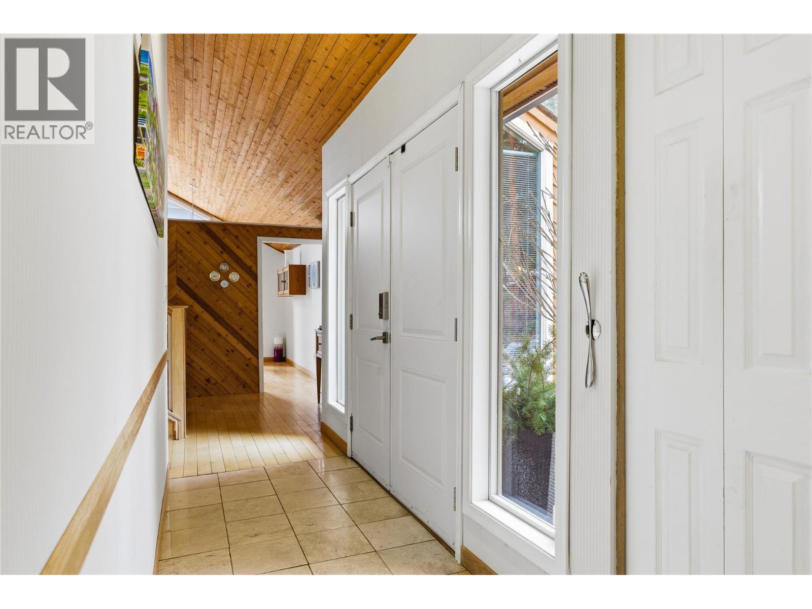 324 Clifton Road N