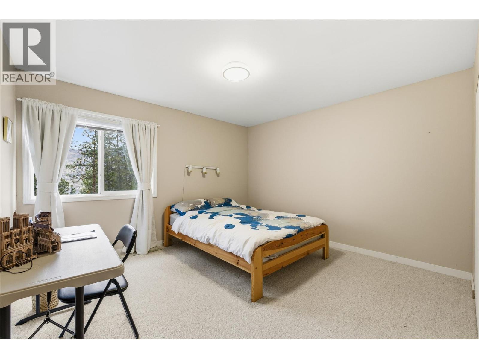 324 Clifton Road N