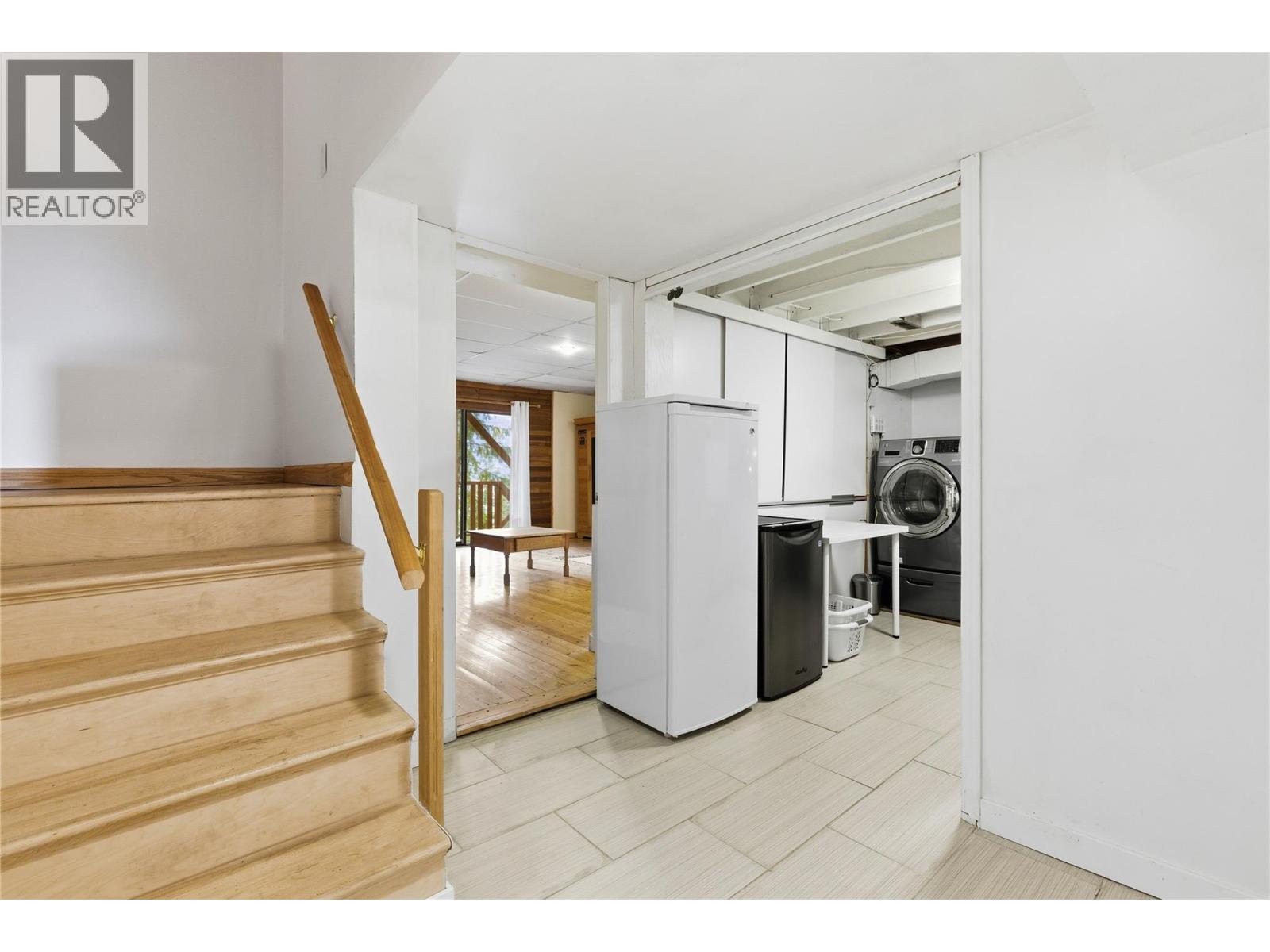 324 Clifton Road N