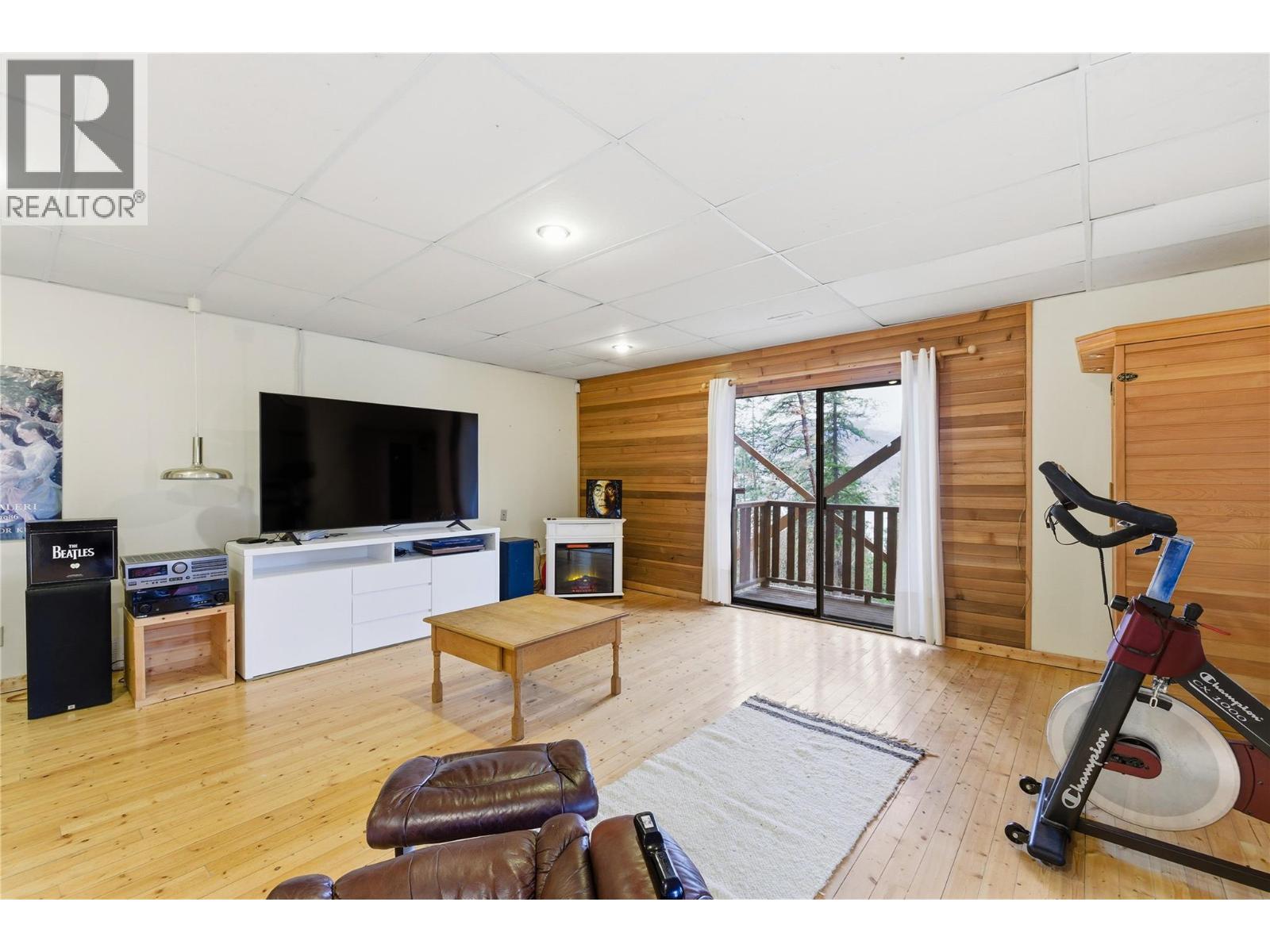 324 Clifton Road N