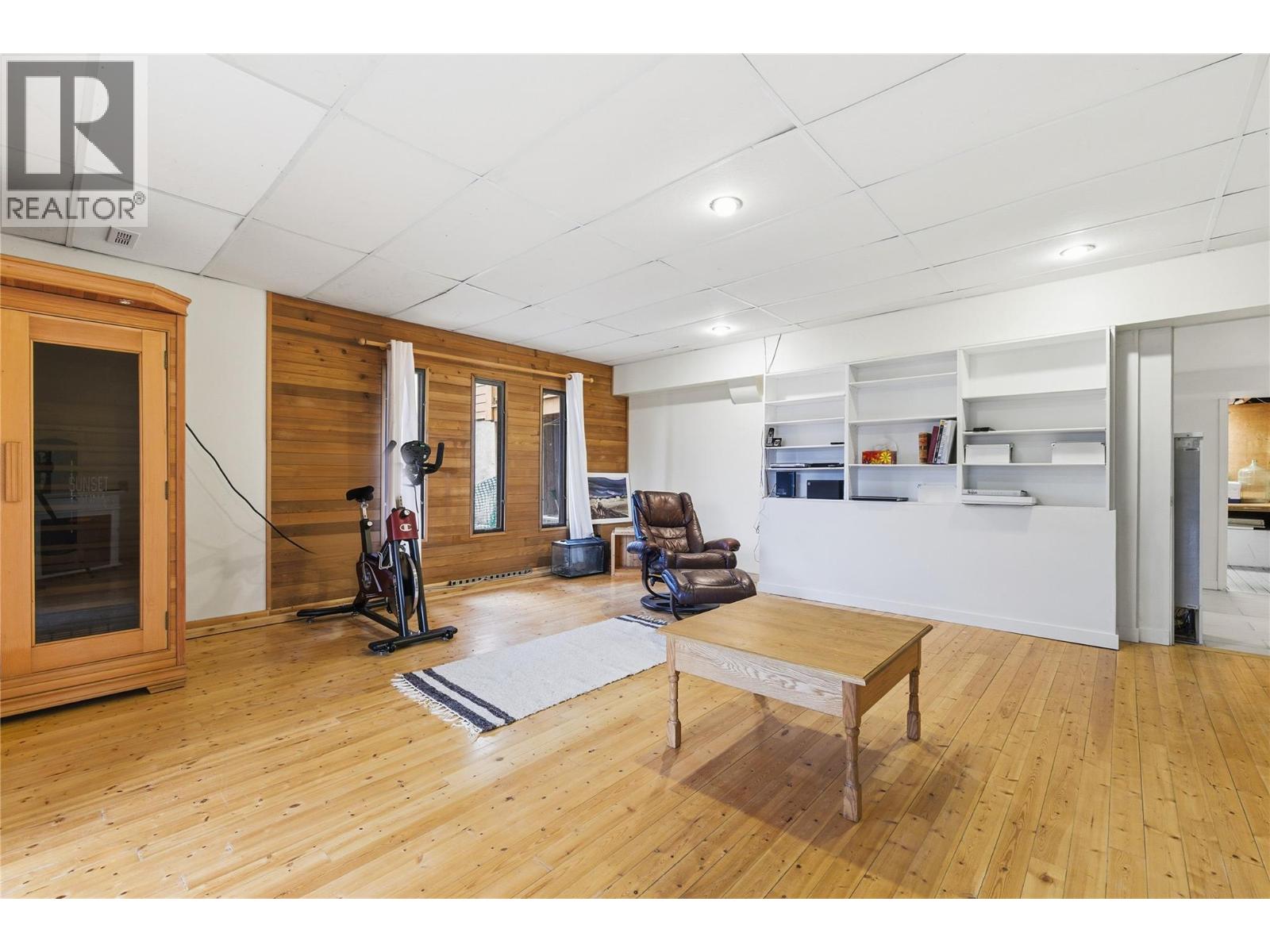 324 Clifton Road N