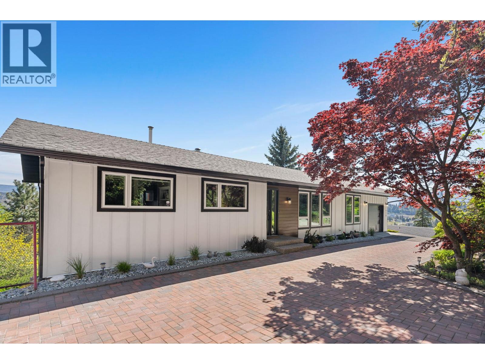 1659 Scott Crescent