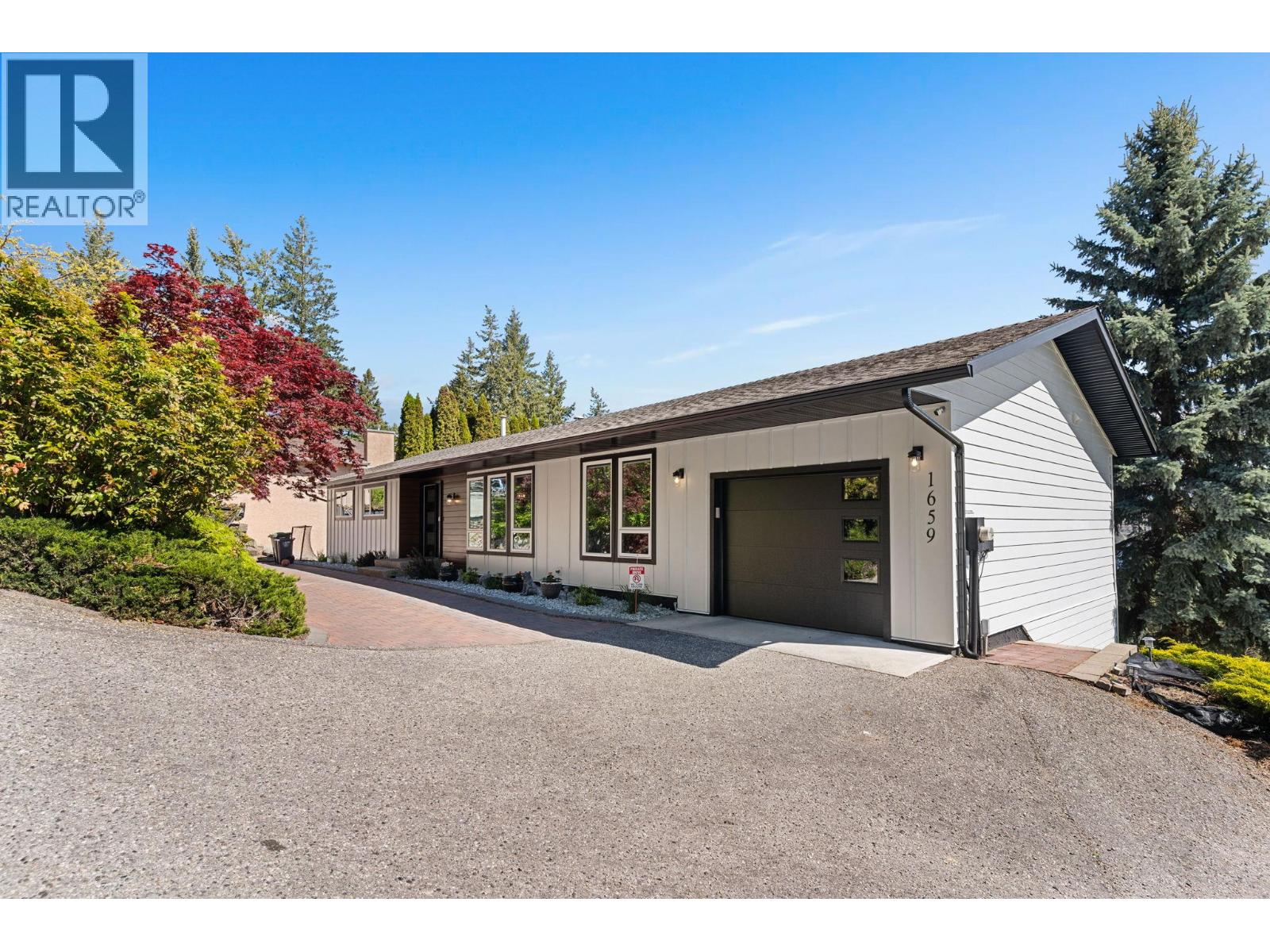 1659 Scott Crescent