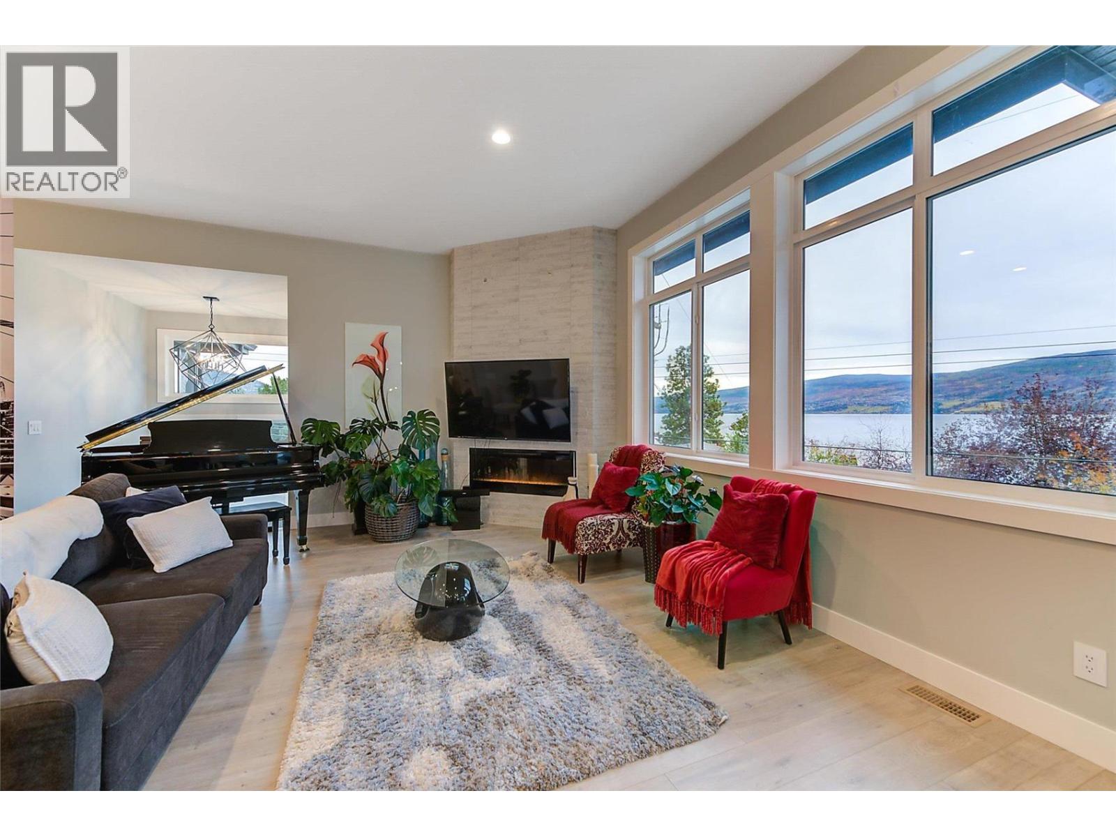 3953 Beachview Drive