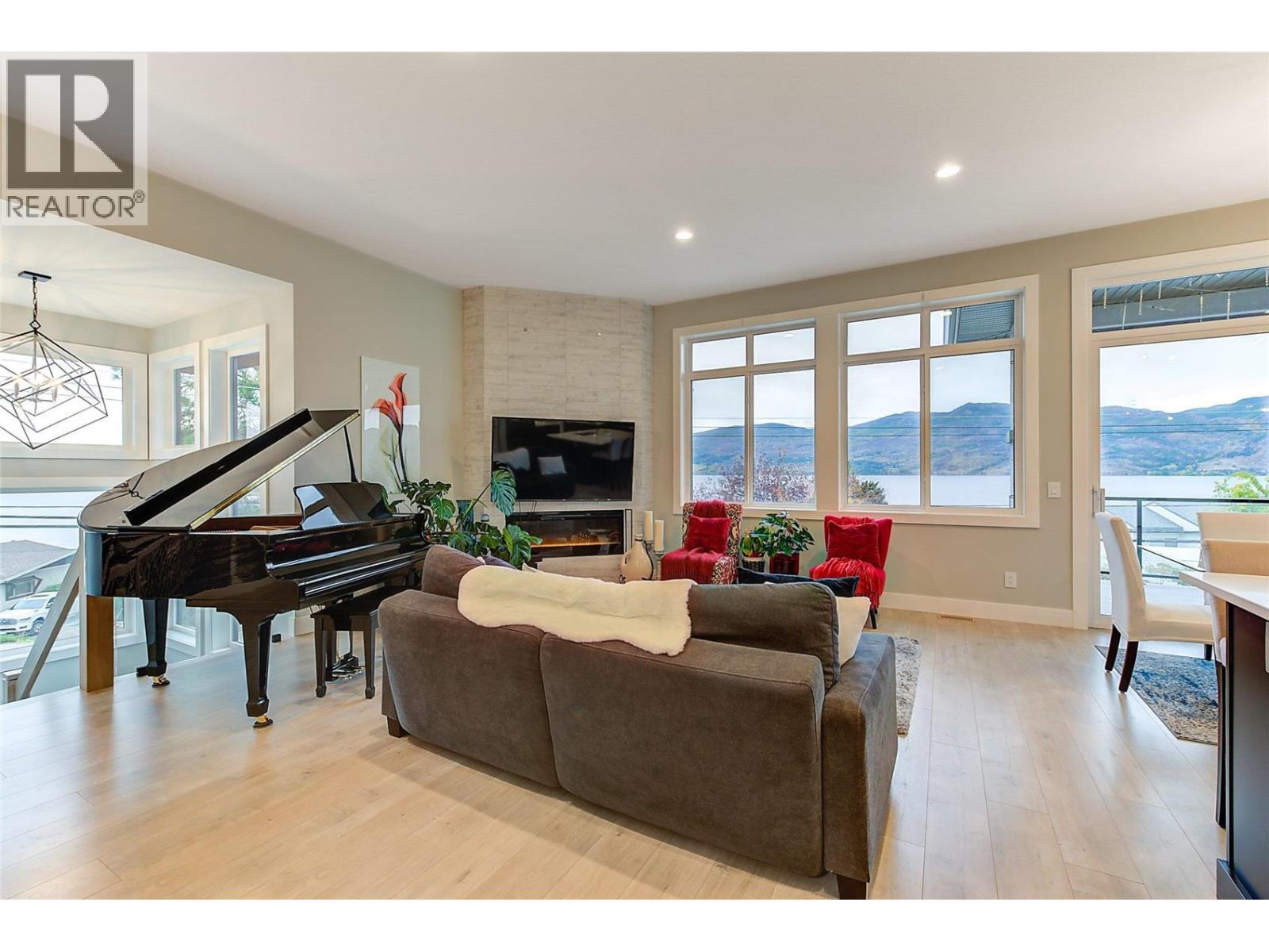3953 Beachview Drive