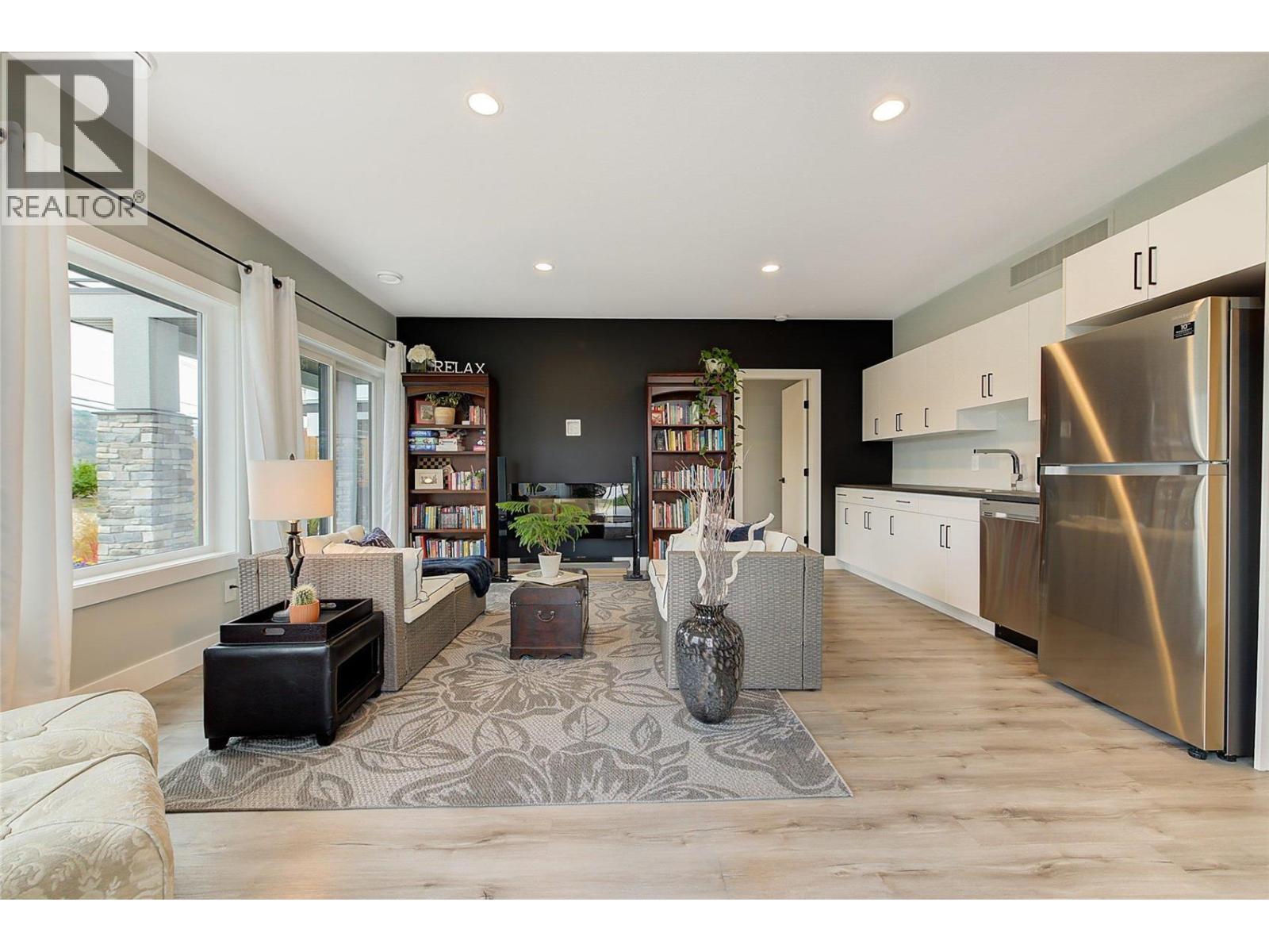 3953 Beachview Drive