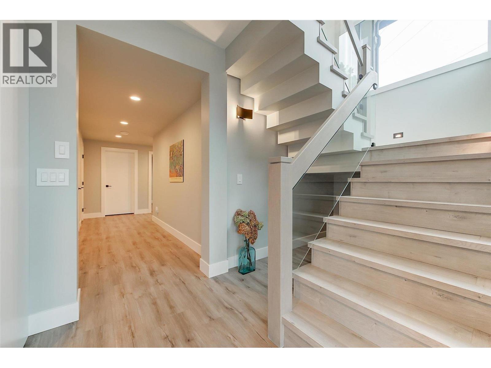 3953 Beachview Drive