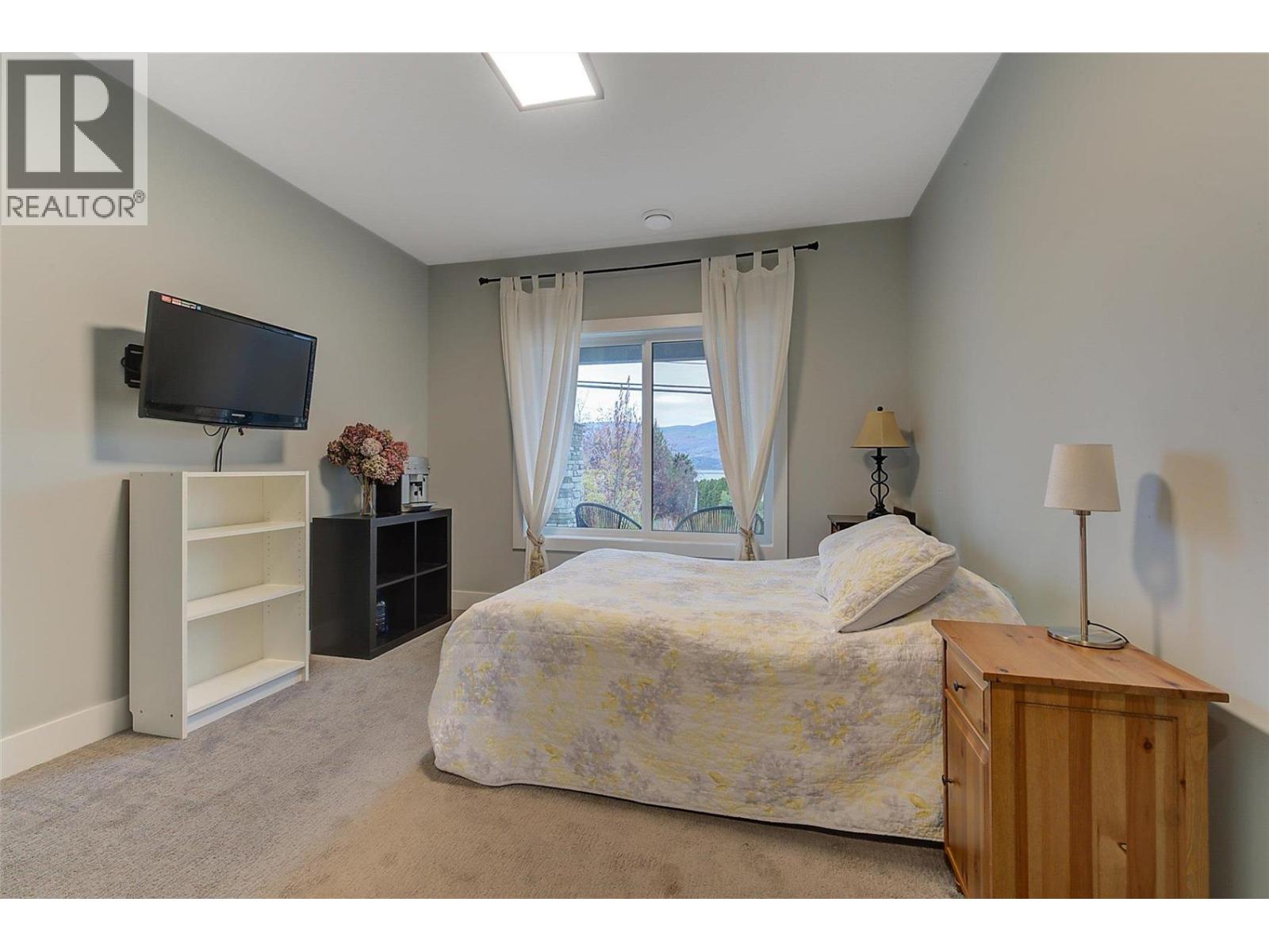 3953 Beachview Drive
