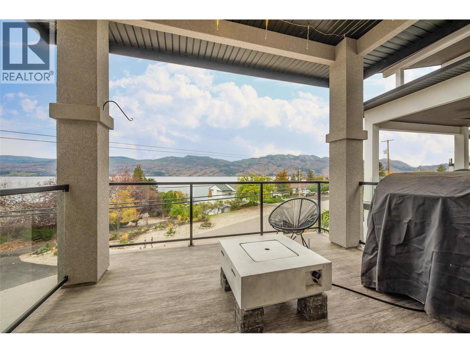 3953 Beachview Drive