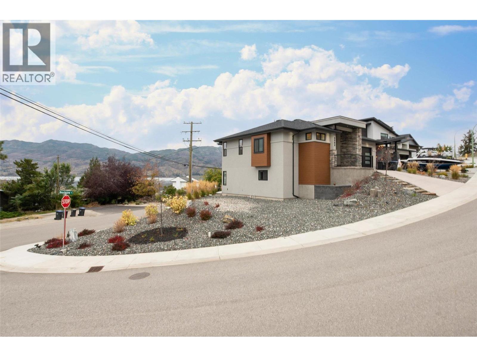 3953 Beachview Drive