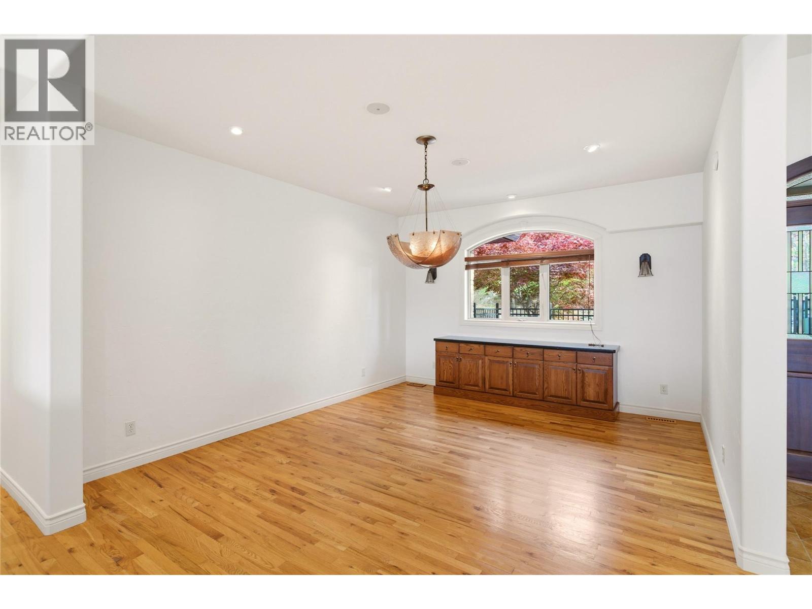 448 Viewcrest Road