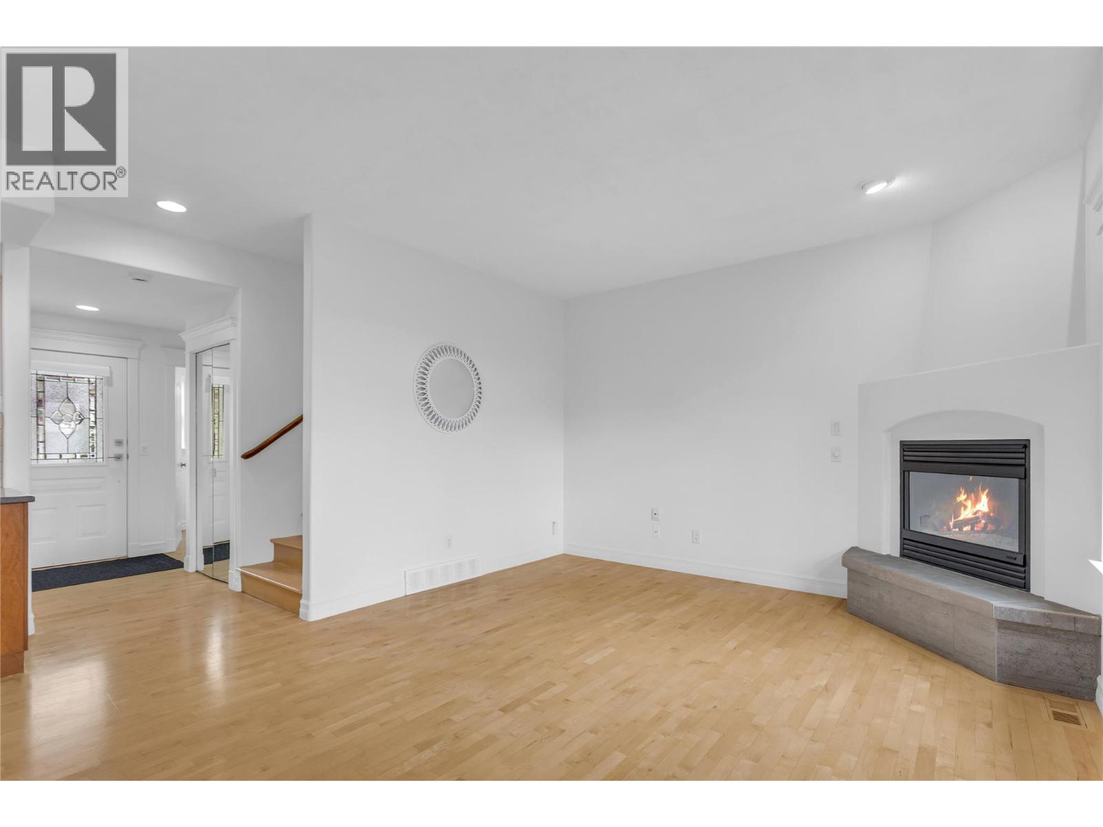 4049 Lakeshore Road Unit# 104