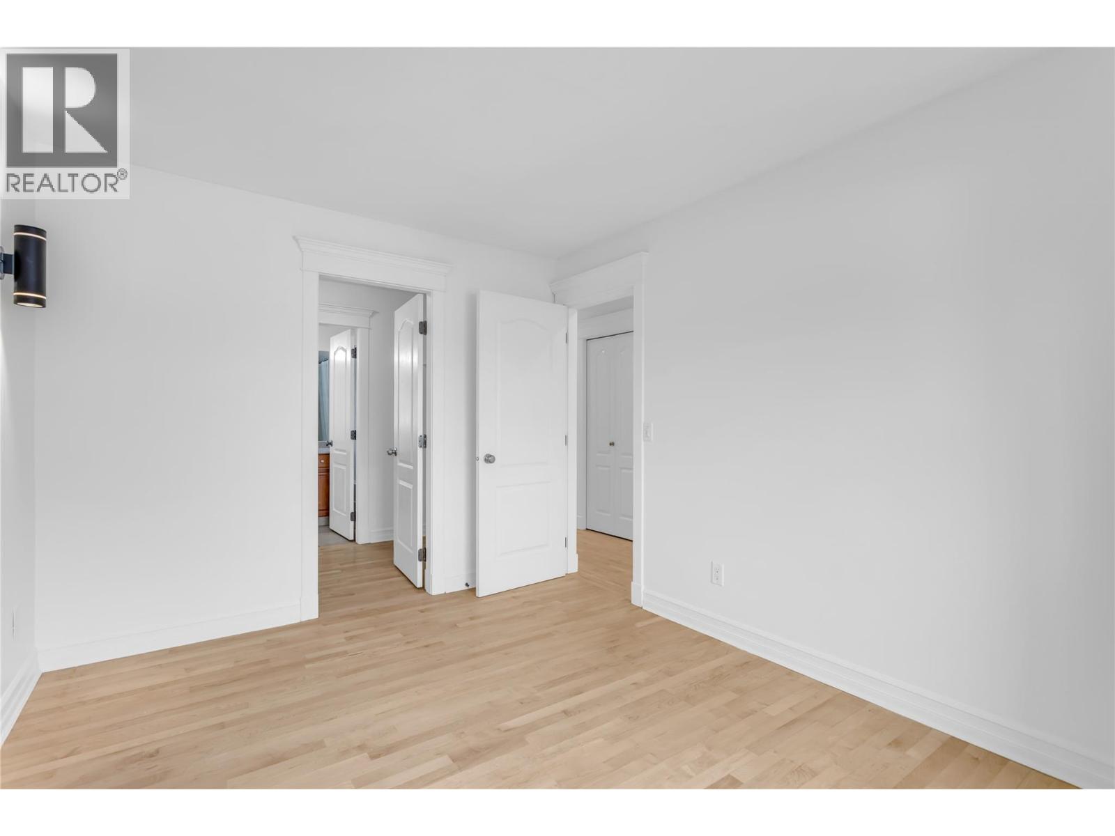 4049 Lakeshore Road Unit# 104