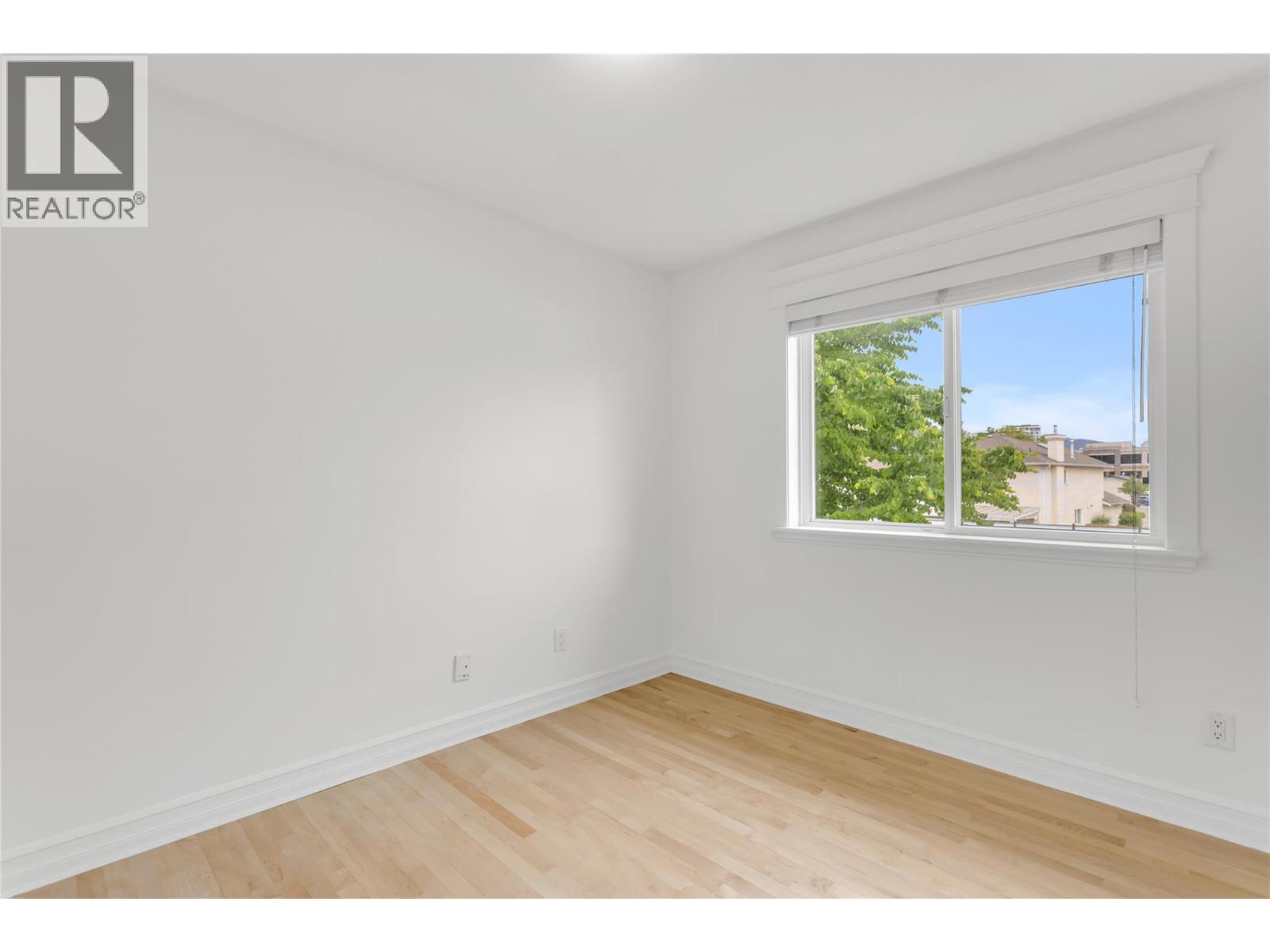 4049 Lakeshore Road Unit# 104