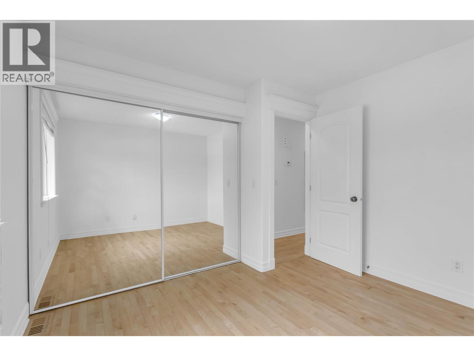 4049 Lakeshore Road Unit# 104