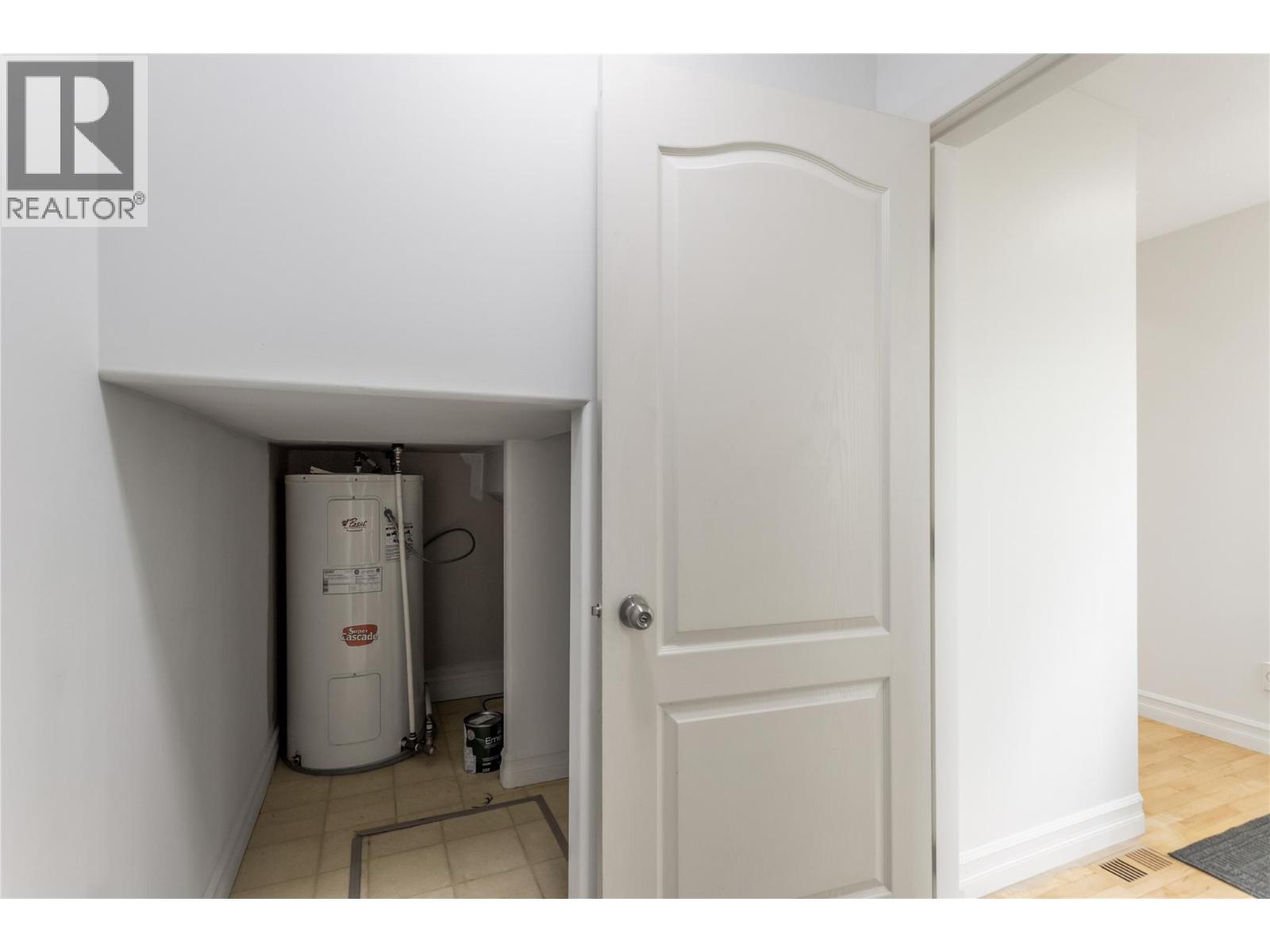 4049 Lakeshore Road Unit# 104