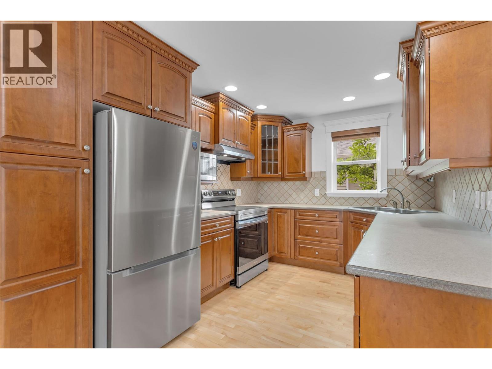 4049 Lakeshore Road Unit# 104