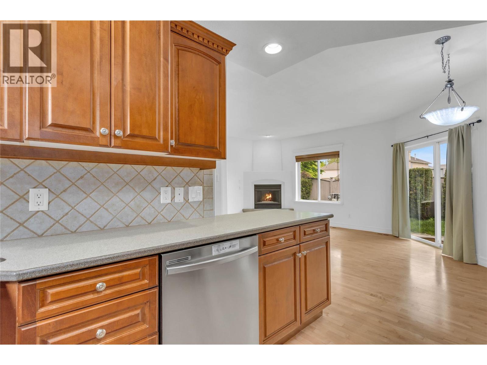 4049 Lakeshore Road Unit# 104