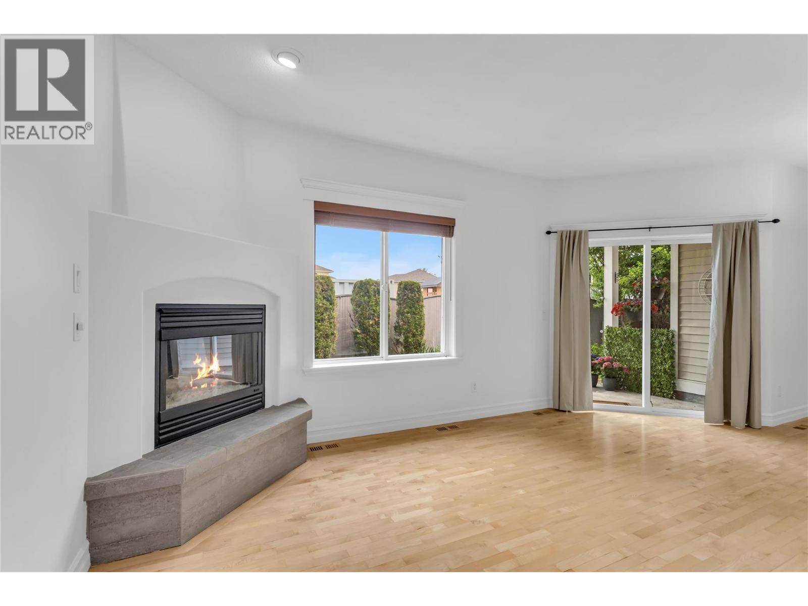 4049 Lakeshore Road Unit# 104