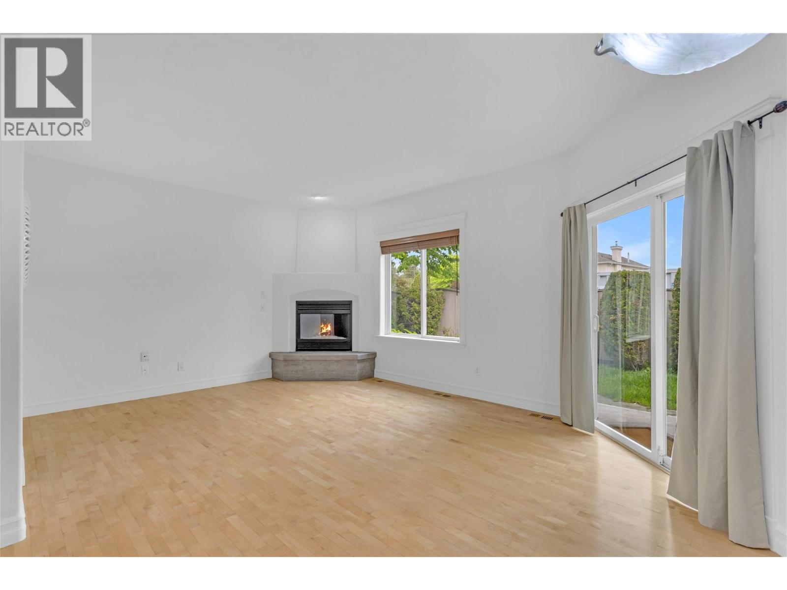 4049 Lakeshore Road Unit# 104