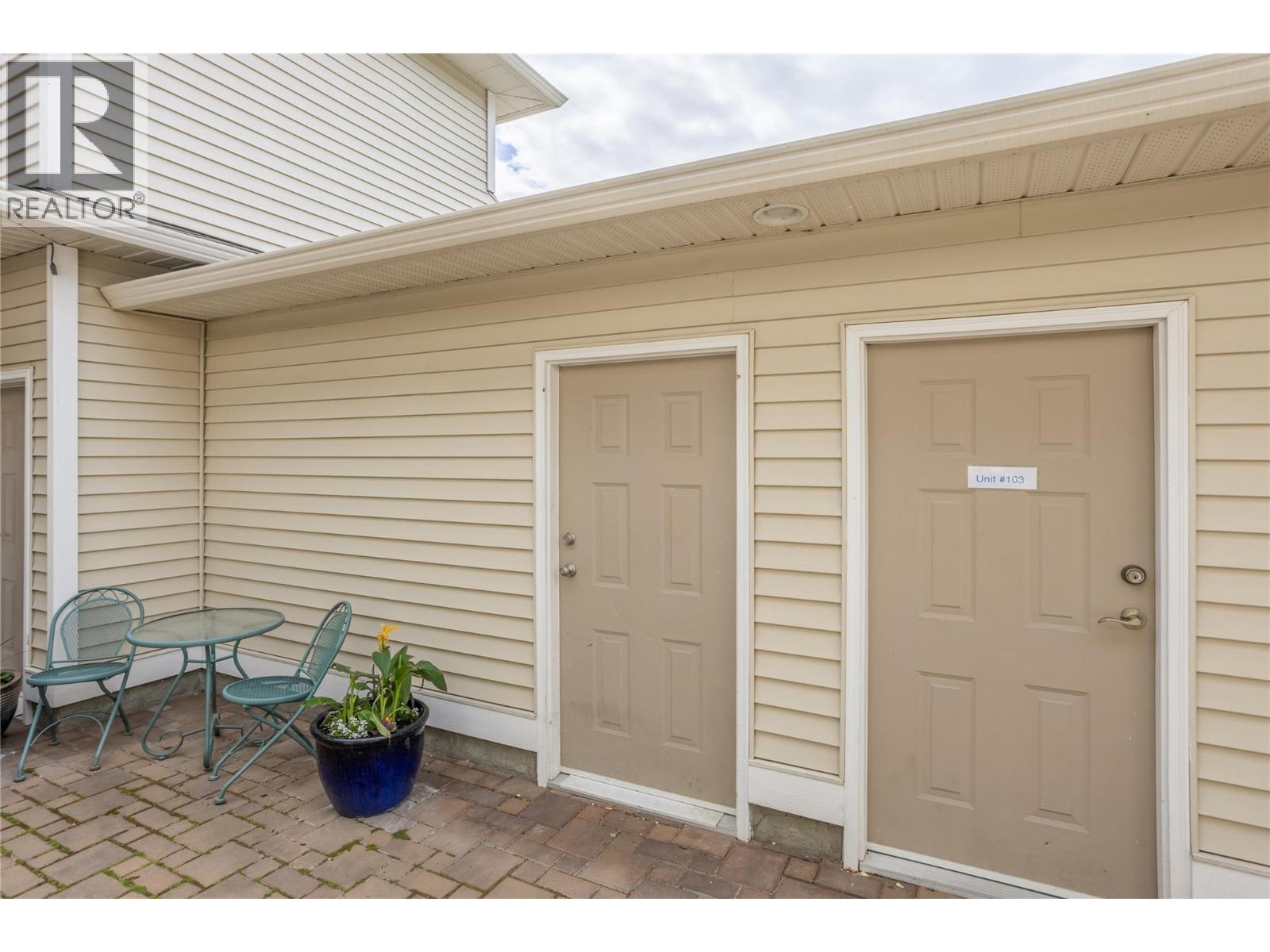 4049 Lakeshore Road Unit# 104