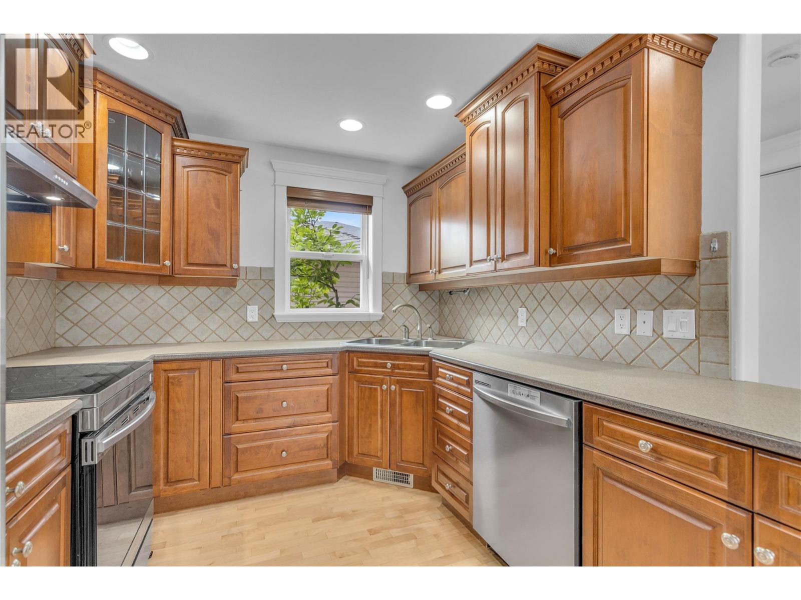 4049 Lakeshore Road Unit# 104