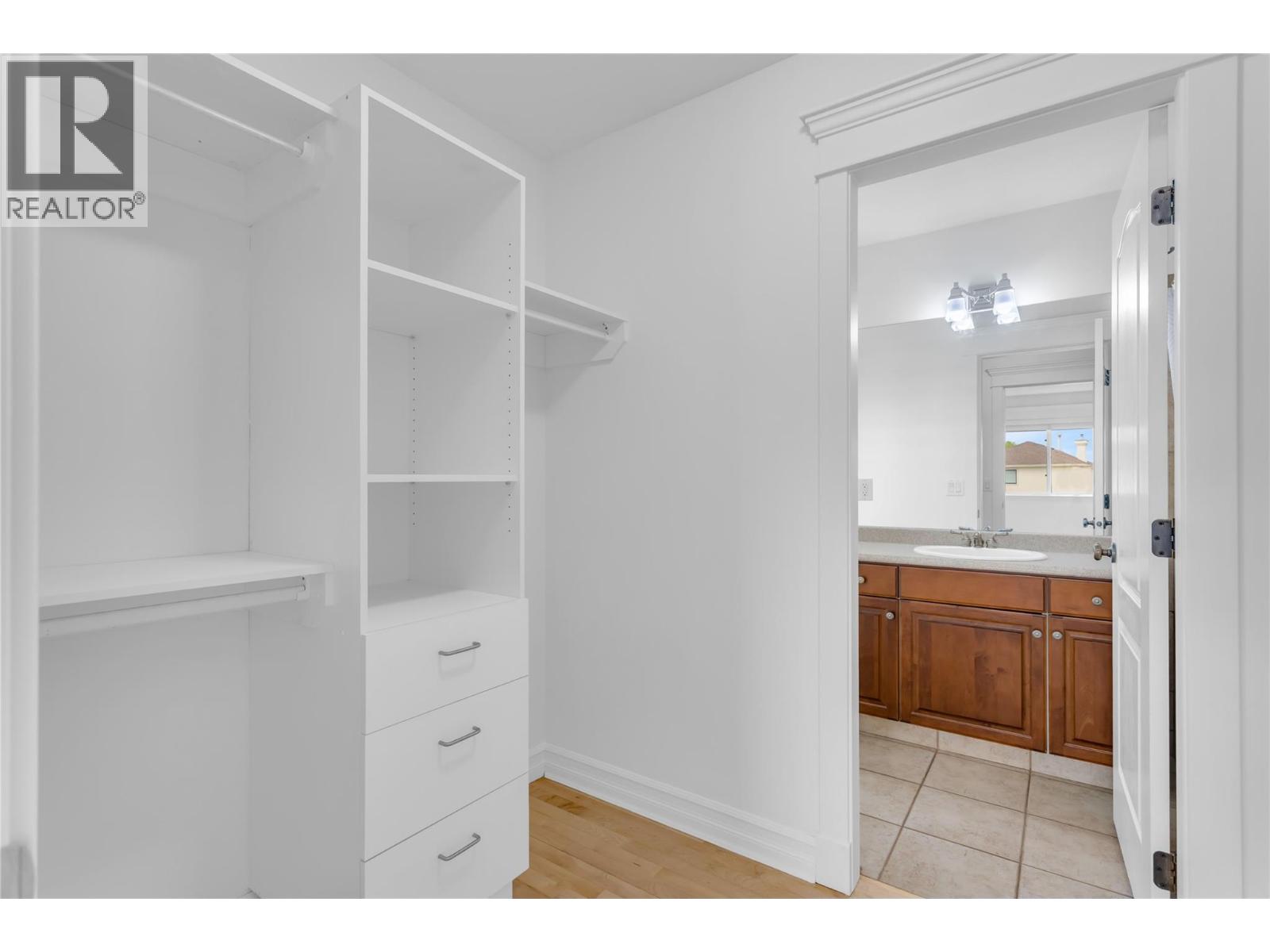 4049 Lakeshore Road Unit# 104