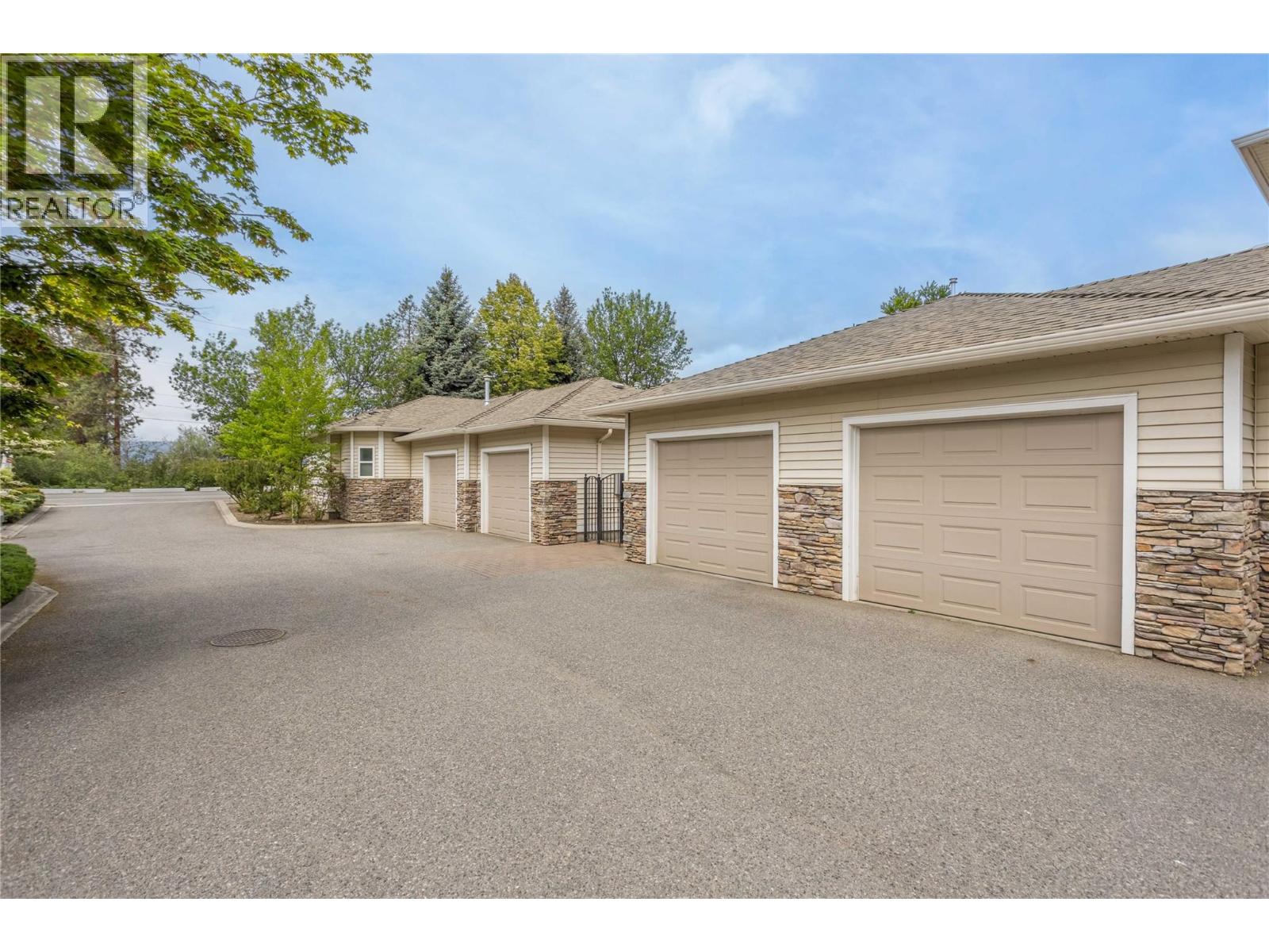 4049 Lakeshore Road Unit# 104